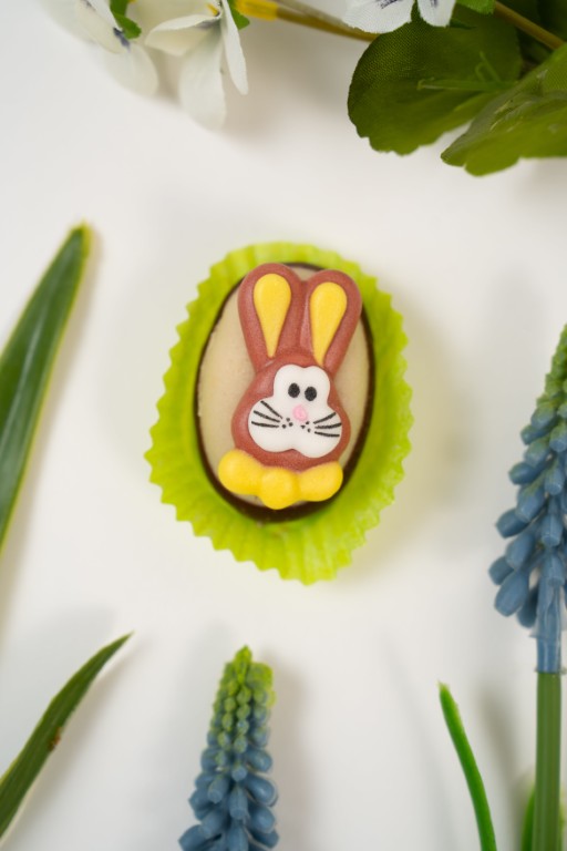 Cupcakes de Pâques en Massepain — Chocolat & Lapins en Sucre Jaune
