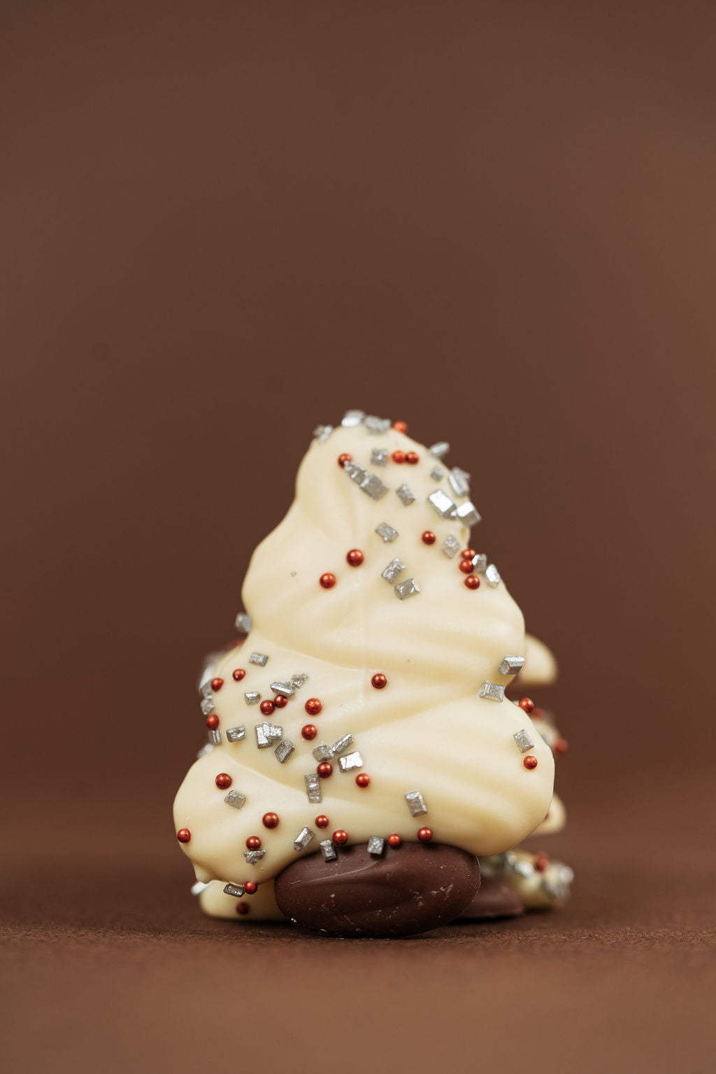 Sapin en Chocolat Blanc & Éclats Nacrés