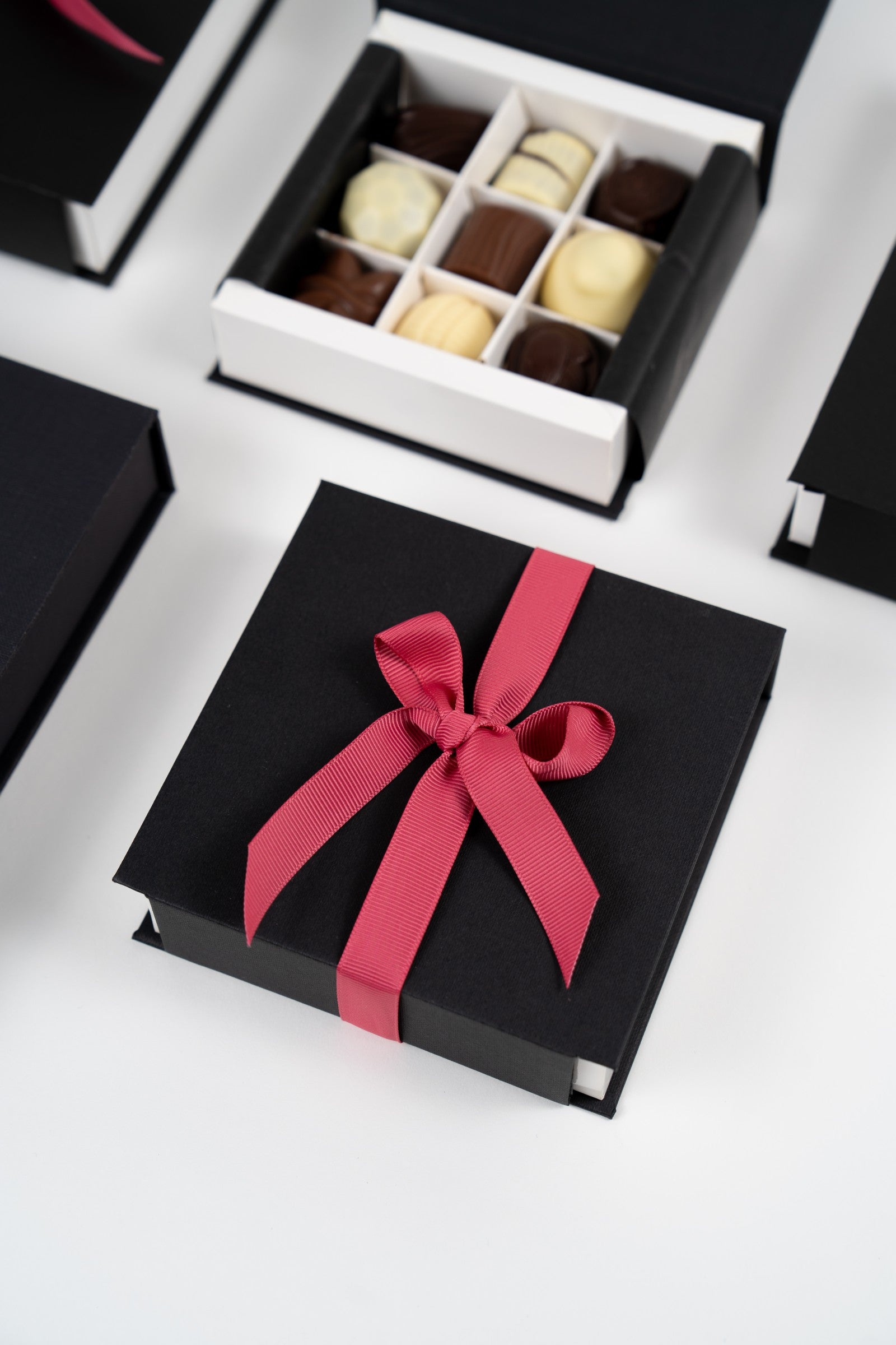 Assortiment de pralines artisanales belges dans un coffret de 105 g