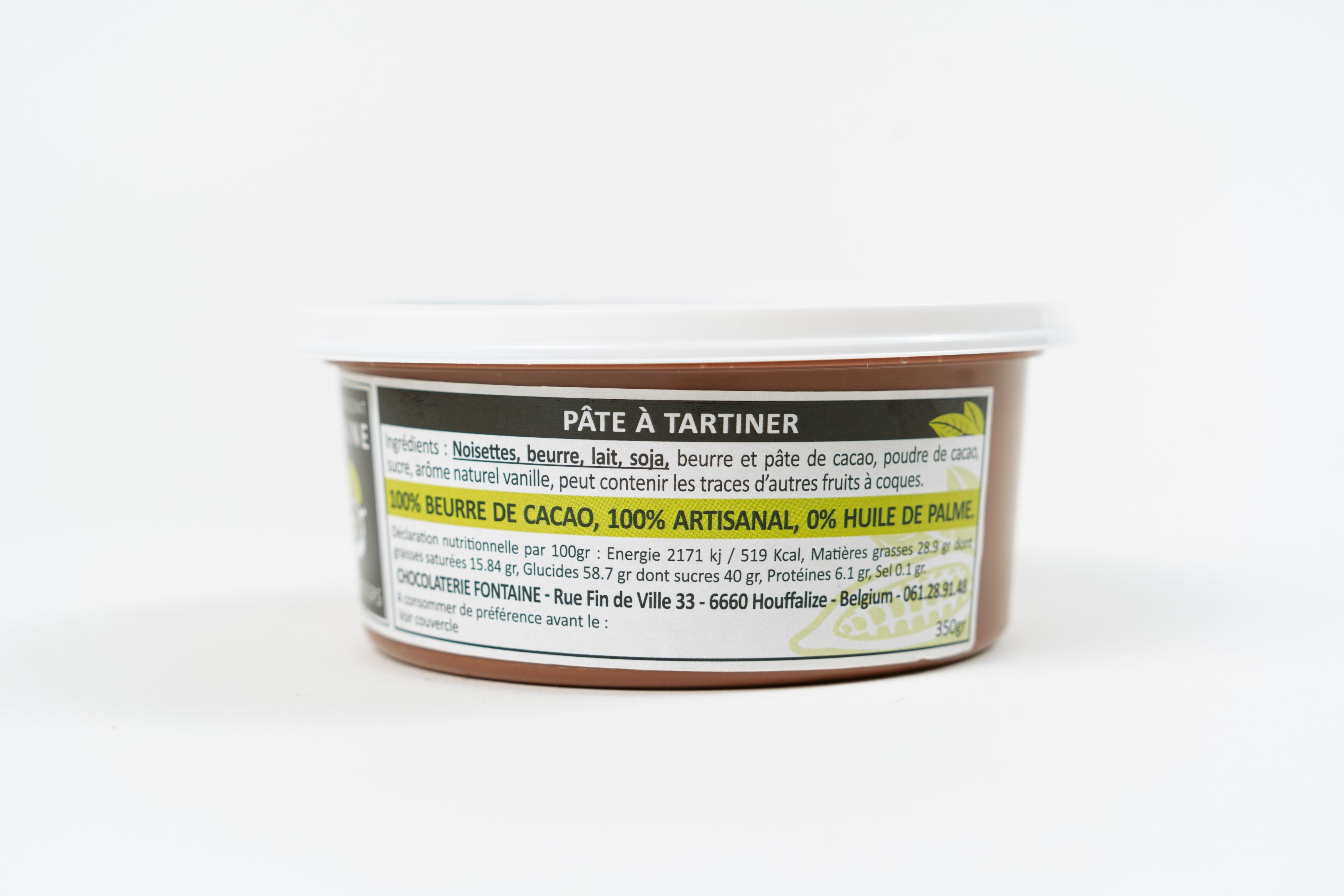 Pot de pâte à tartiner chocolat noisettes avec étiquette artisanale