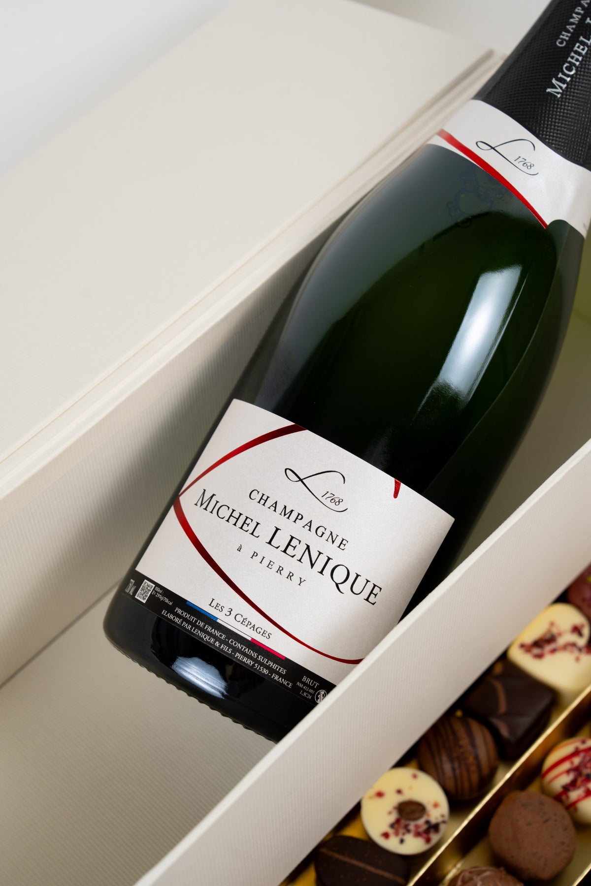 Open gift box with Michel Lenique Champagne and a drawer of 350 g of artisan Nessi pralines