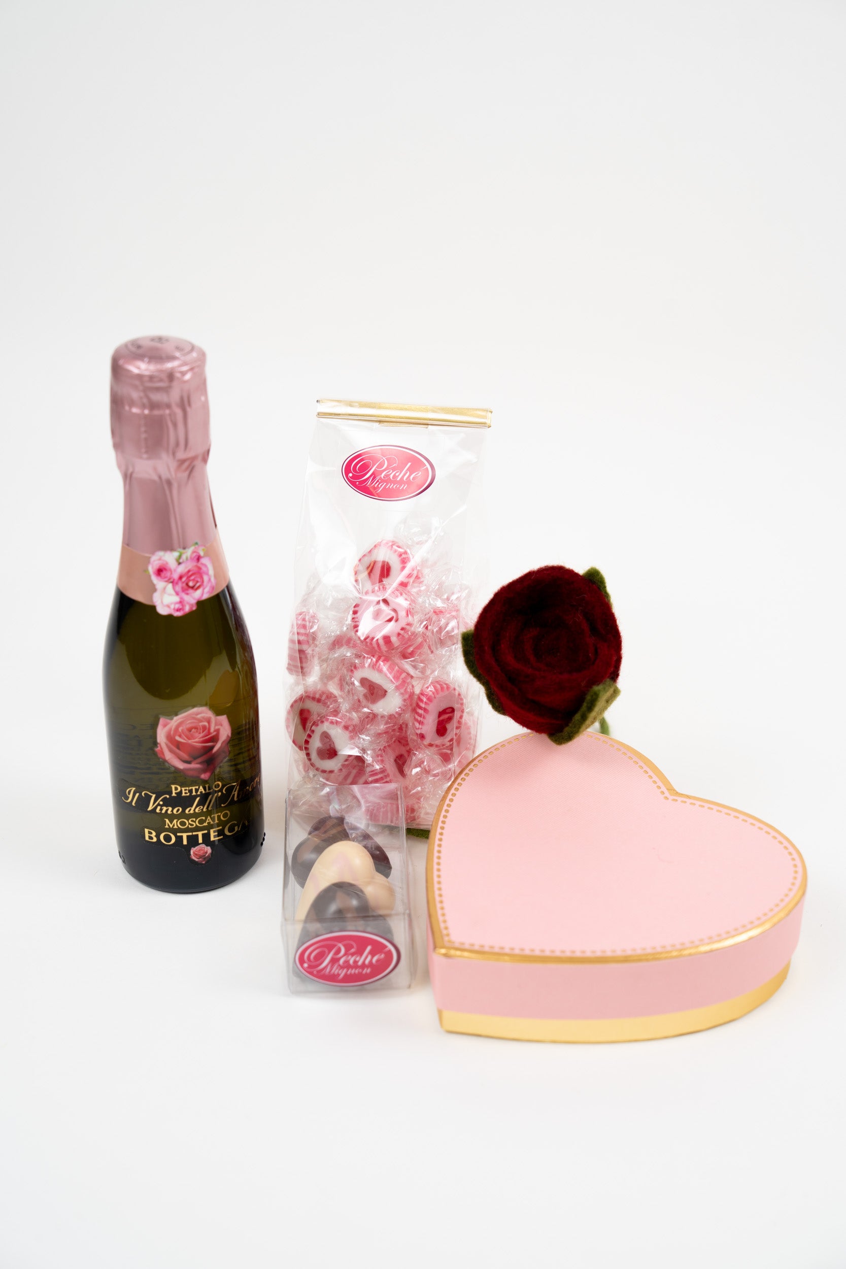 Coffret Cœur & Pétale avec Bottega Petalo, cœurs en chocolat, mini bonbons cœurs, rose Gry & Sif et coffret cadeau blanc