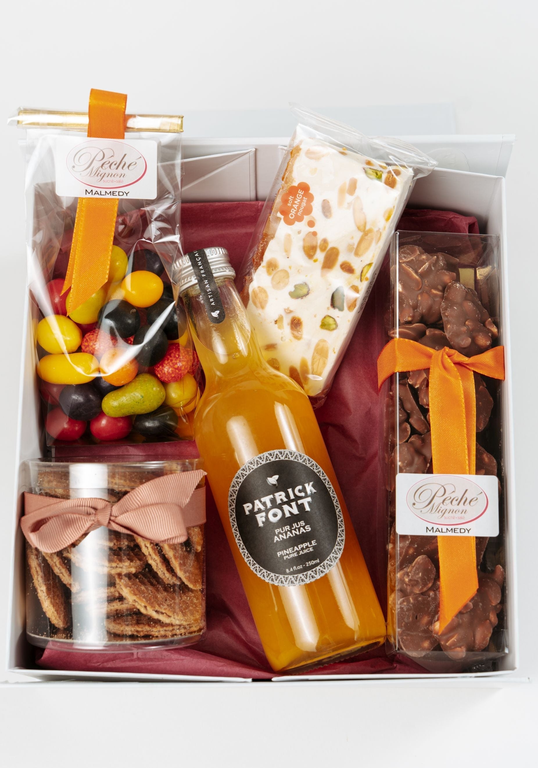 Coffret avec jus d’ananas, biscuits et chocolats artisanaux