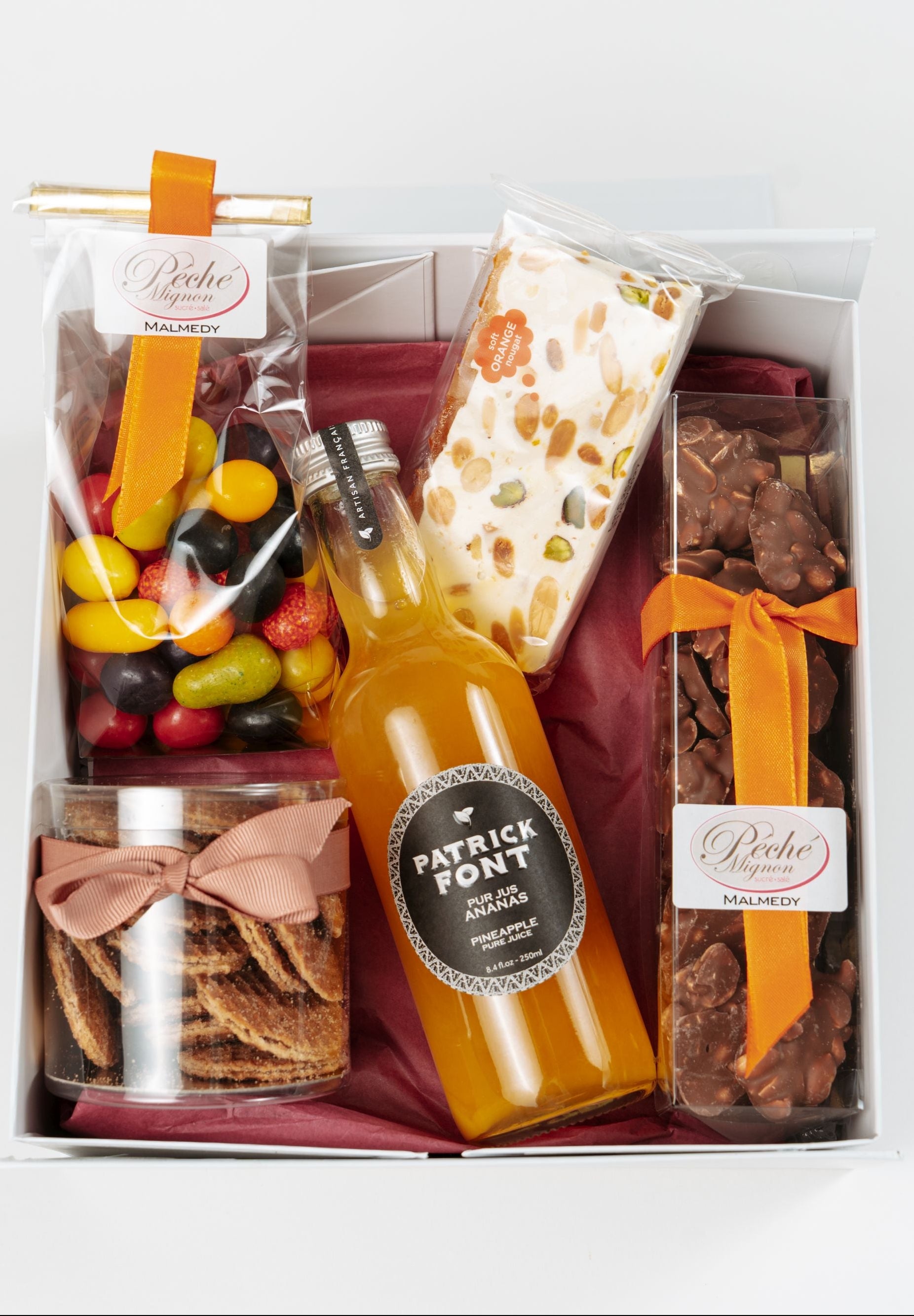 Coffret avec jus d’ananas, biscuits et chocolats artisanaux