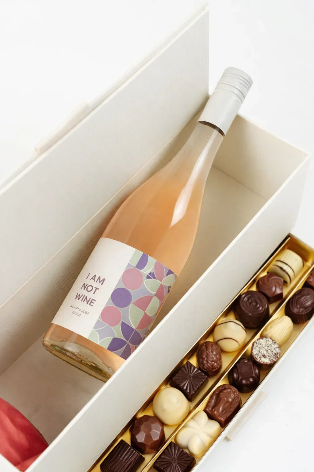 Cofanetto regalo con Radiant Rosé Cuvée I analcolico e praline artigianali belghe