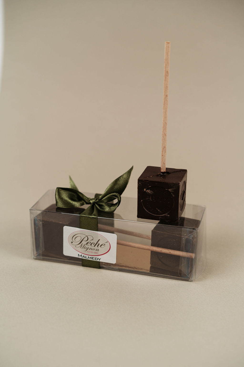 Cubes de chocolat chaud artisanaux à plonger dans du lait chaud pour une boisson onctueuse