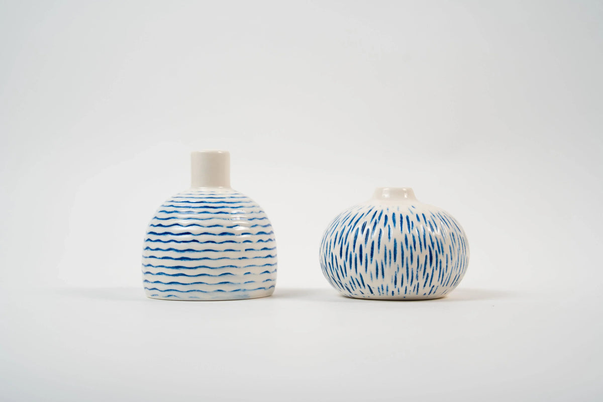 Duo de vases en céramique bleue à texture artisanale et design décoratif