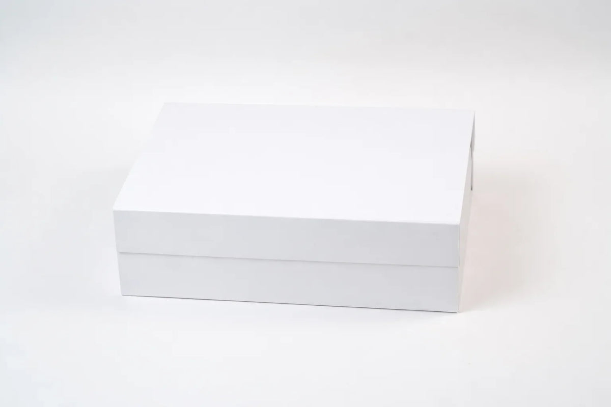 Grande boîte cadeau blanche pour coffret gourmand