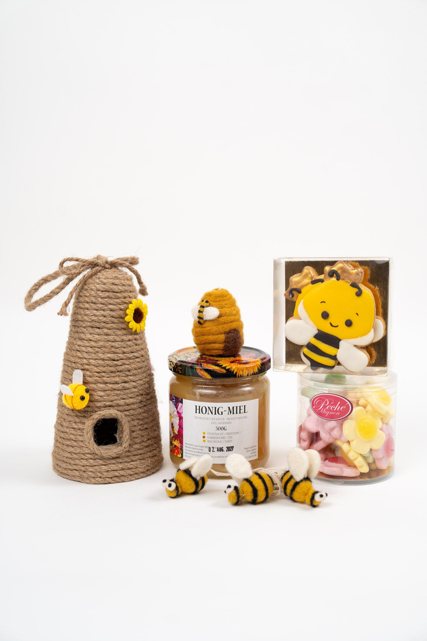 Bee themed gourmet gift set with honey jar, sweets and decorated biscuit by Péché Mignon