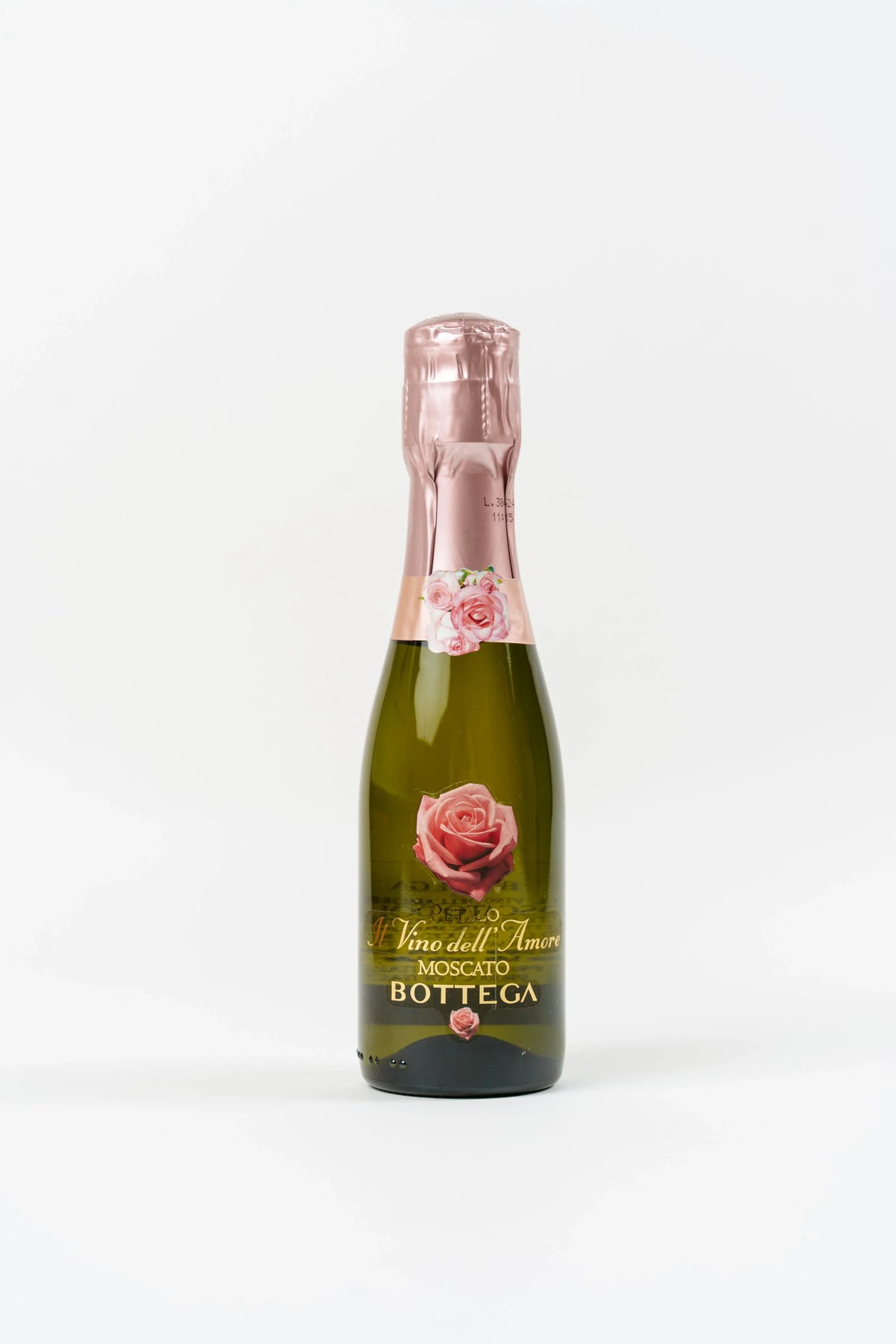 Bouteille de Moscato pétillant Petalo Vino dell’Amore 20cl sur fond blanc