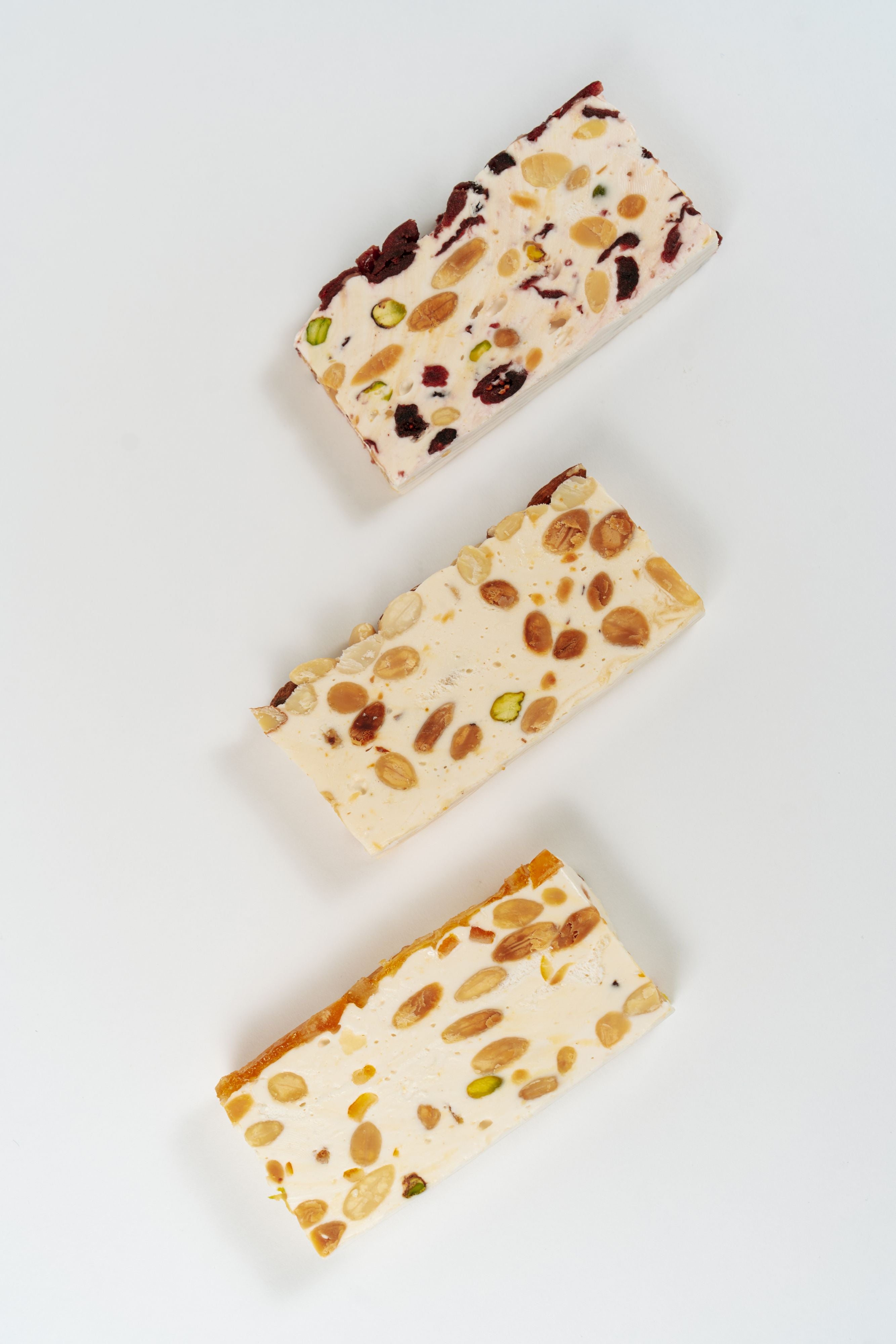 Barres de nougat artisanal aux fruits secs et notes fruitées