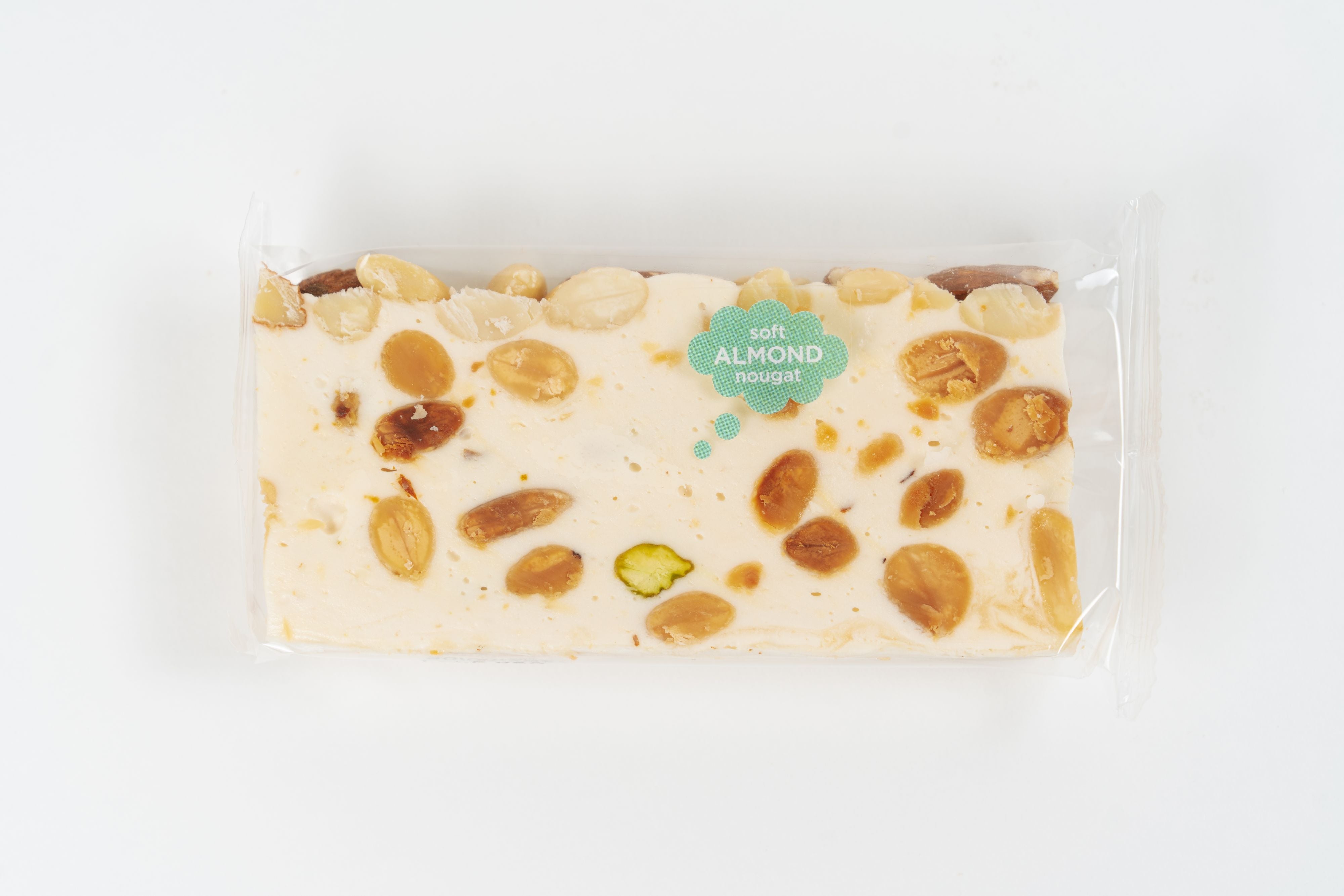 Détail nougat aux amandes et pistaches texture fondante