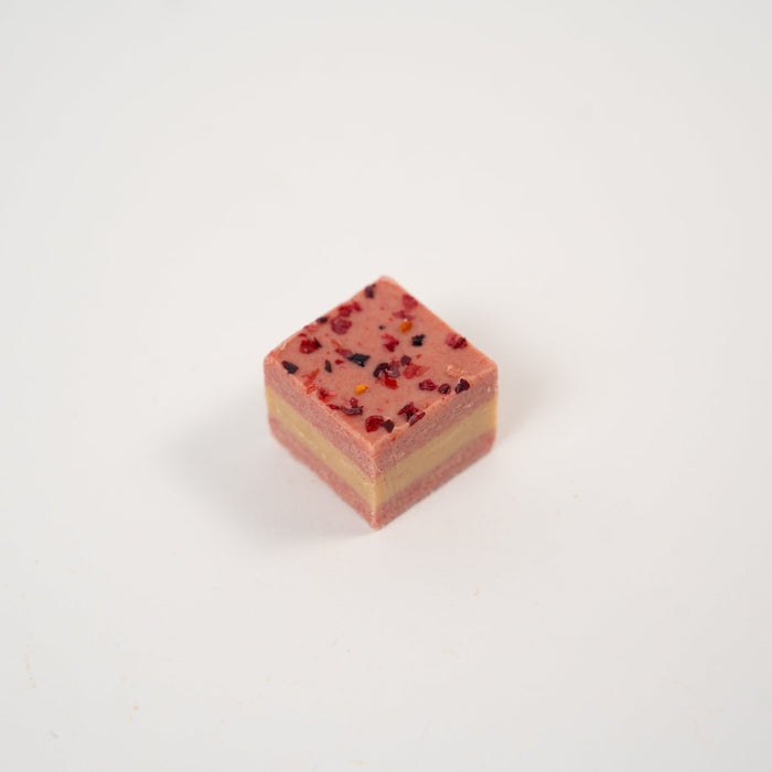 Pralina Nessi con pralinato alla nocciola e lampone