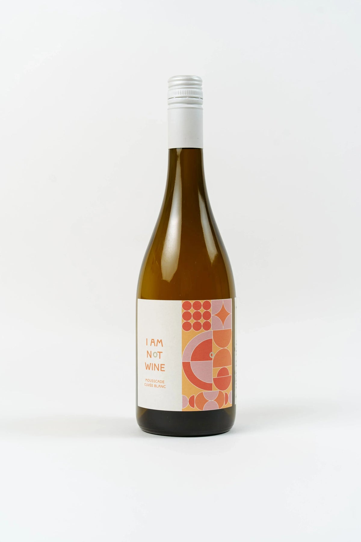 75 cl bottle of I AM NOT WINE Secco Mousscade Cuvée Blanc I alcohol-free sparkling wine on a white background