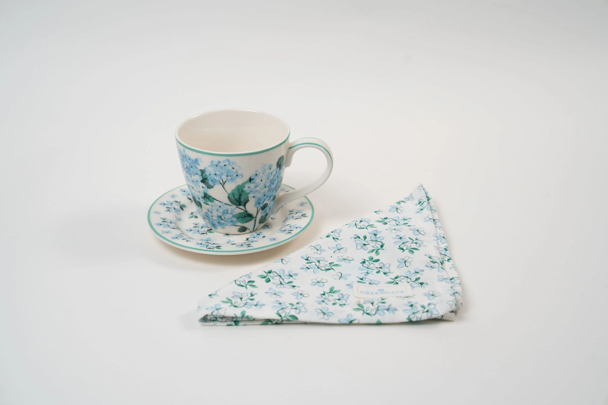 Tasse à thé en porcelaine à motifs floraux bleus dans un style élégant