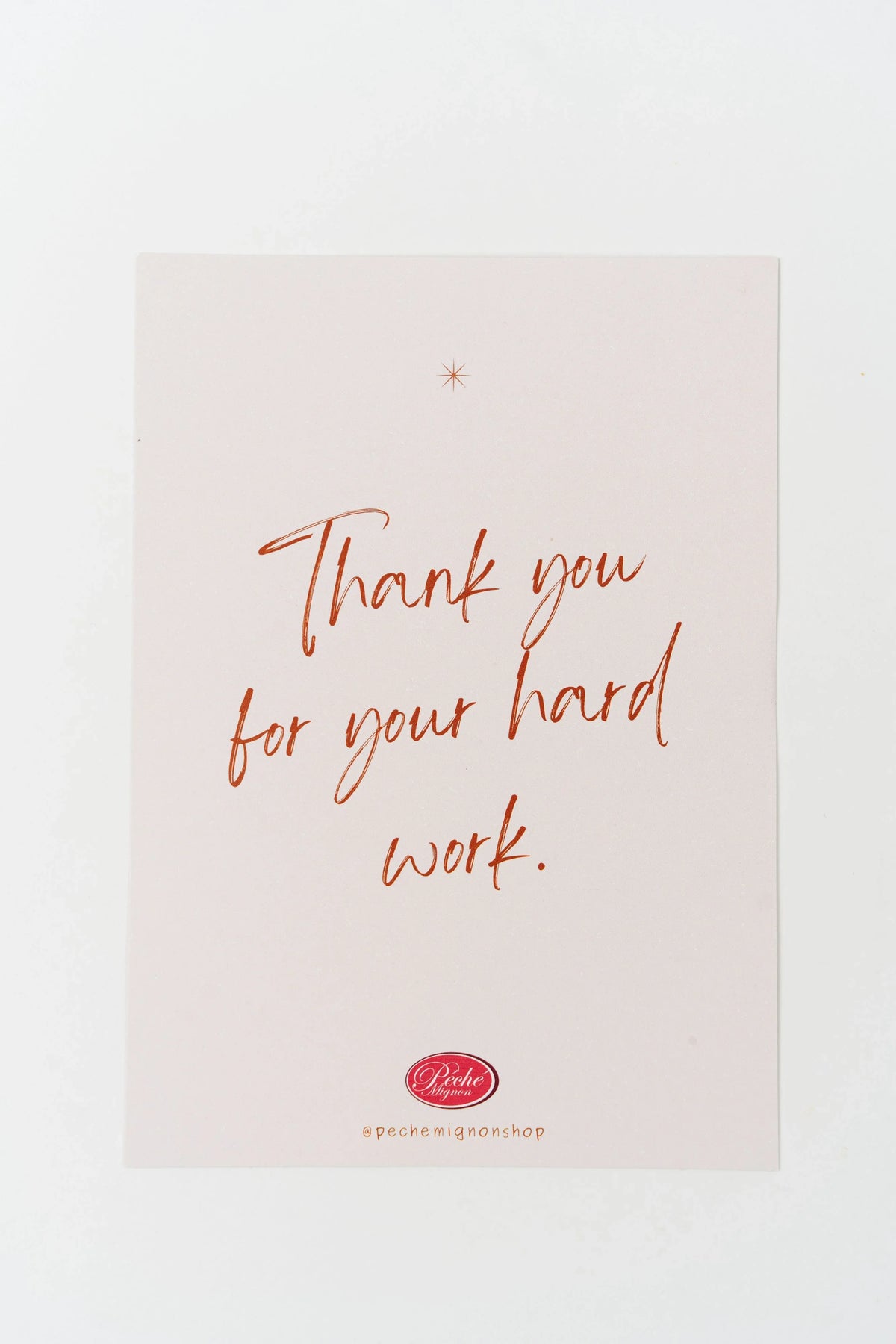 Biglietto di ringraziamento con testo “Thank you for your hard work” dal design minimalista
