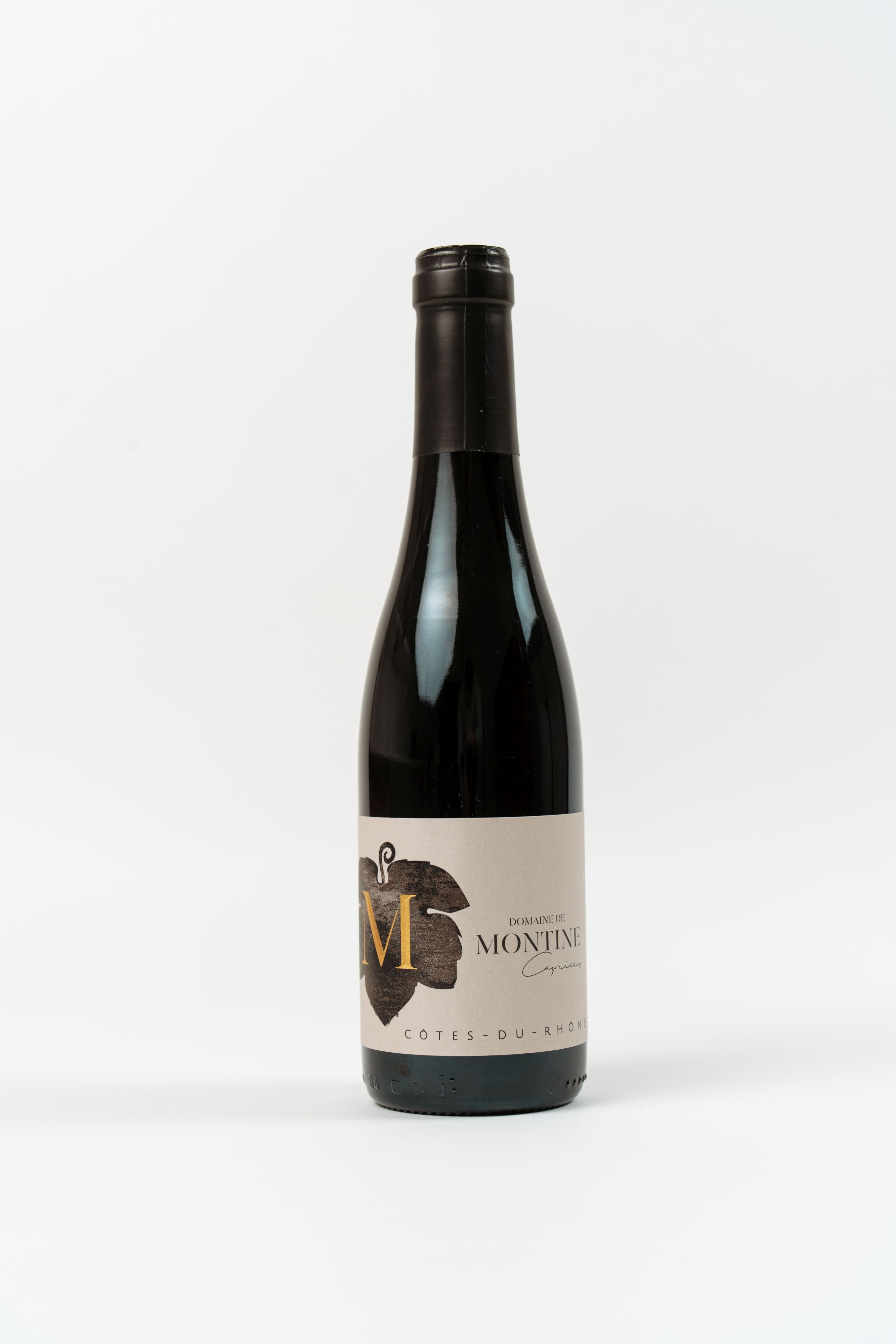 Bouteille de vin rouge Pinot Noir Domaine de Montine 37,5cl sur fond blanc