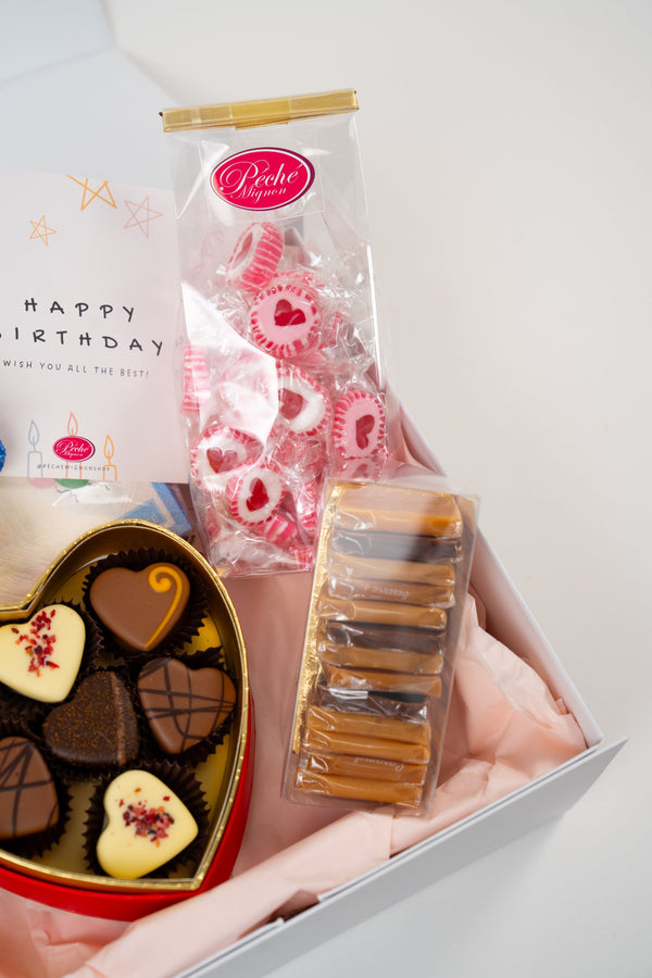 Coffret cadeau d’anniversaire gourmand avec chocolats, pralines et caramels