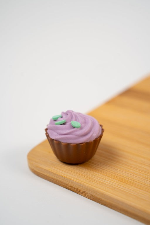 Cupcakes en Chocolat à la Myrtille et Fleurs de Crocus