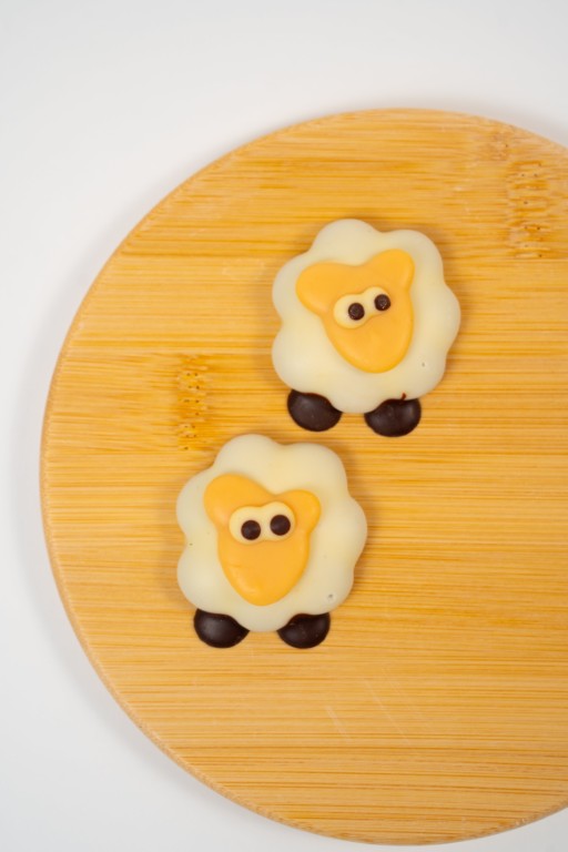 Mouton de Pâques — Chocolat Blanc  Praliné Noisettes