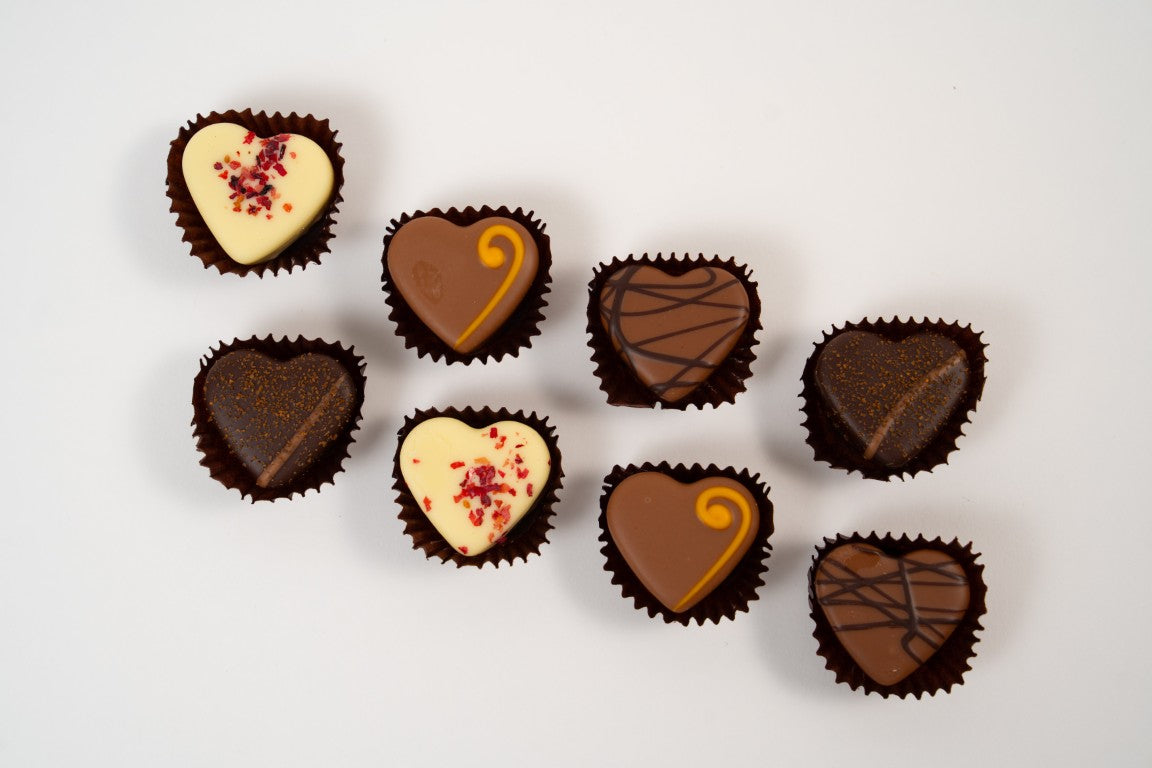 Assortiment complet de cœurs truffe aux saveurs café, tonka, fraise et manussa.