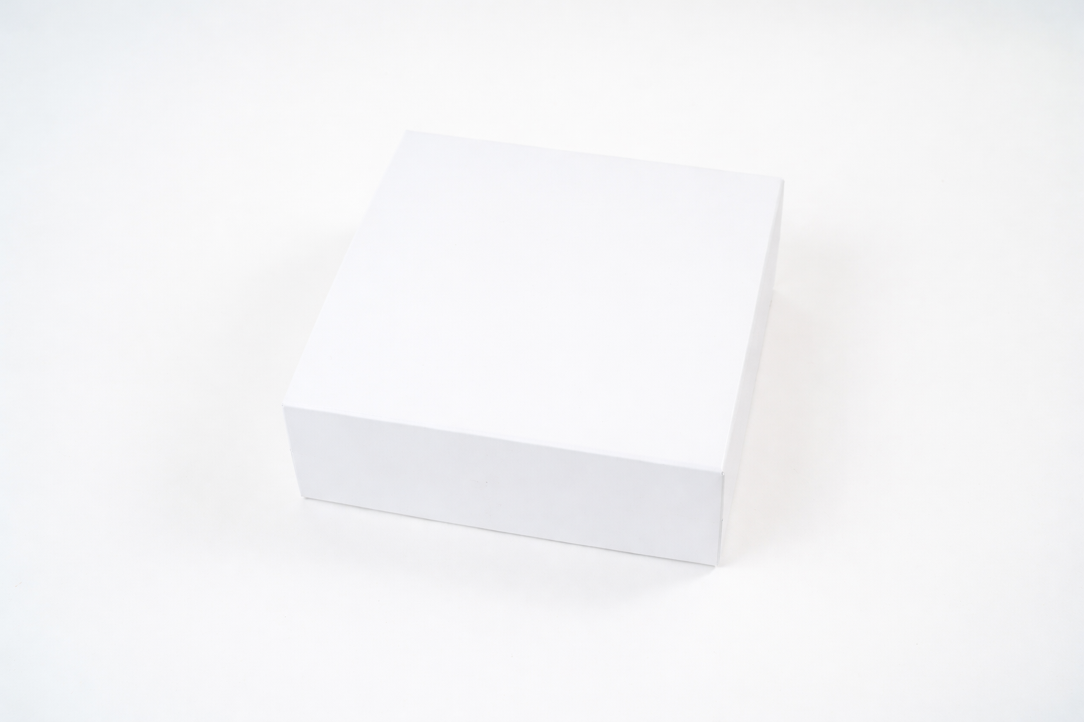 Boîte cadeau blanche premium élégante pour coffrets gourmands Péché Mignon