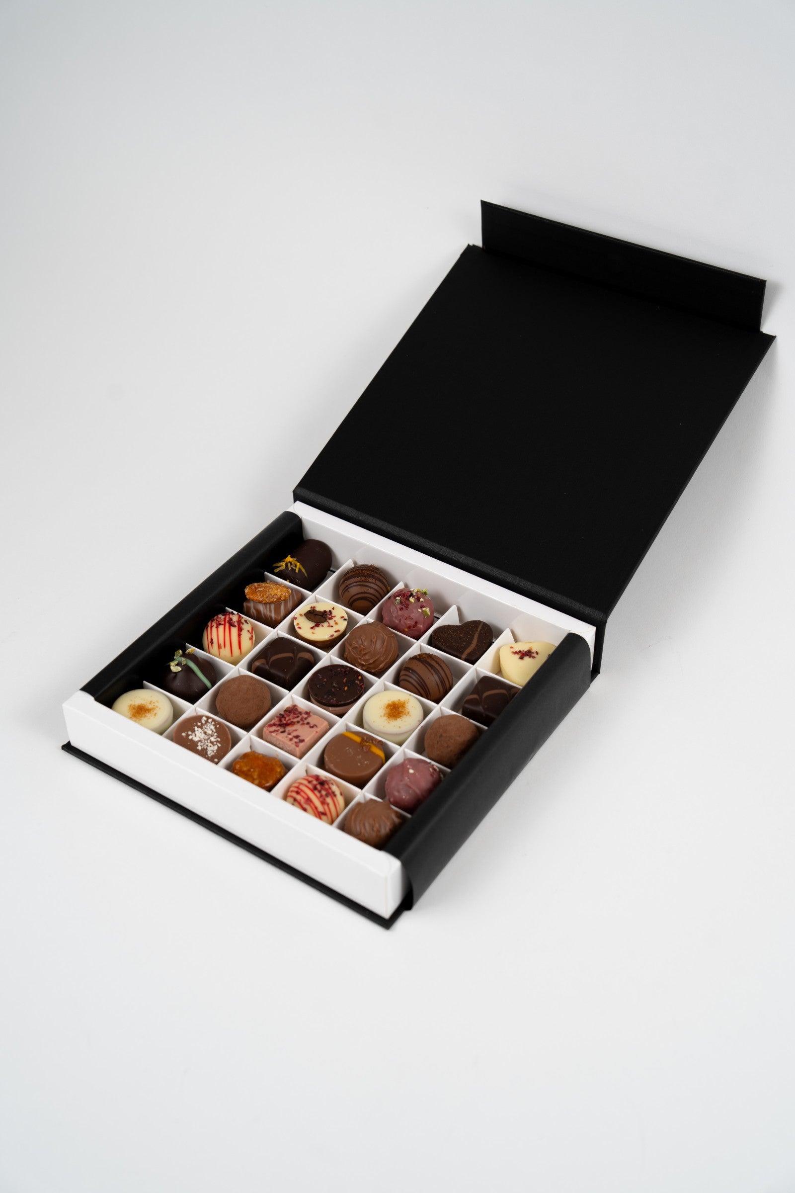 Coffret cadeau Nessi 300 g avec sélection de pralines artisanales