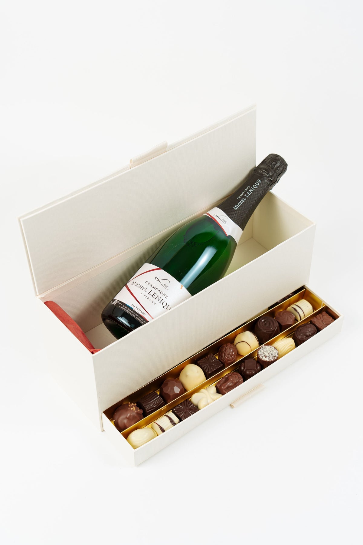 Vue d’ensemble du coffret Champagne & Pralines Michel Lenique, prêt à offrir