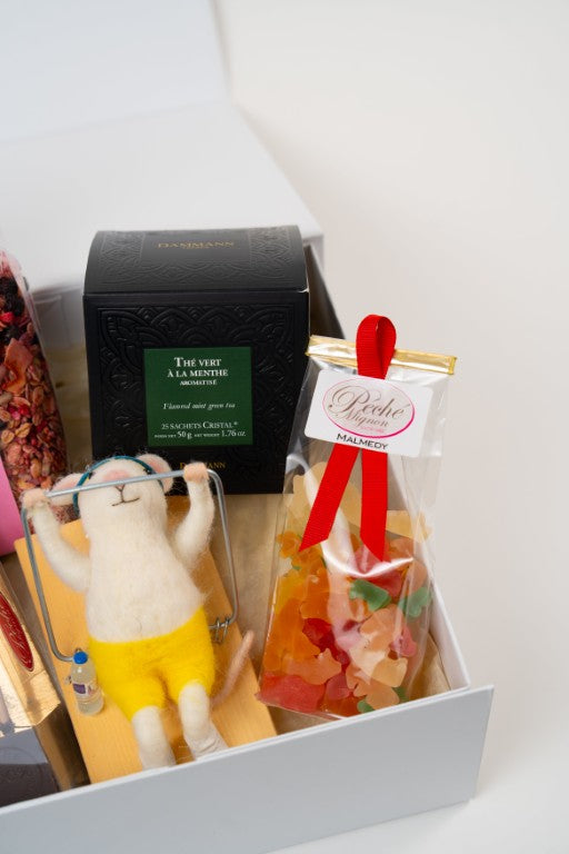 Luxury gourmet gift box with tea, granola, sweets and chocolates from Le Péché Mignon Malmedy.