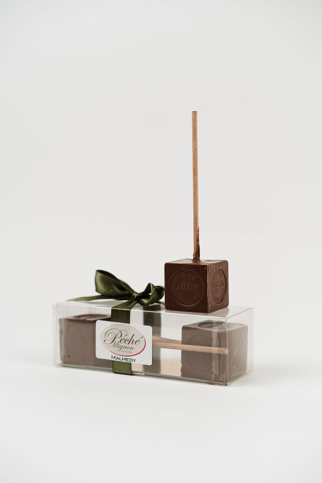 Cubes de chocolat chaud artisanaux avec bâtonnets à faire fondre dans du lait chaud