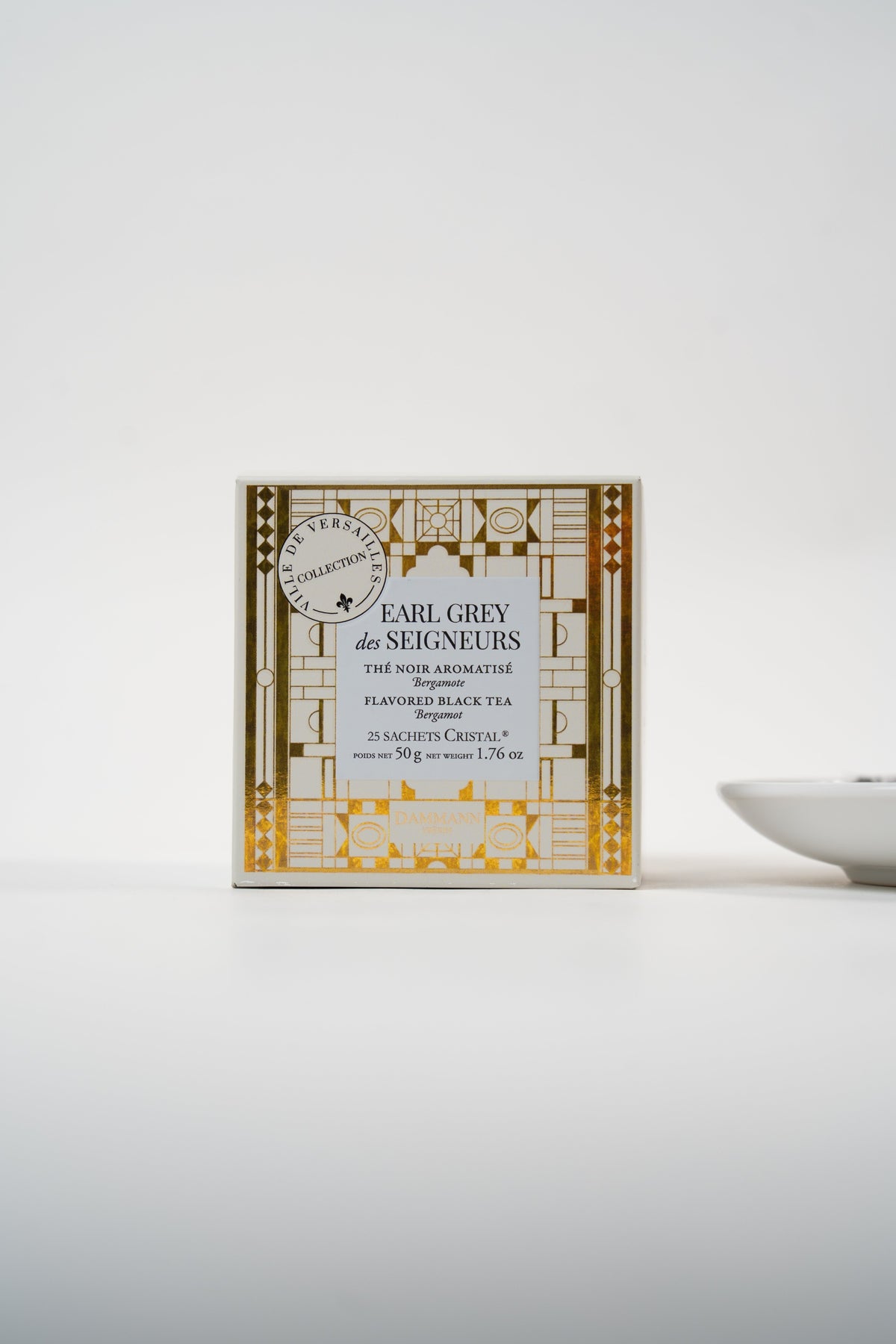 Dammann Frères Earl Grey des Seigneurs black tea in elegant gold French tea packaging