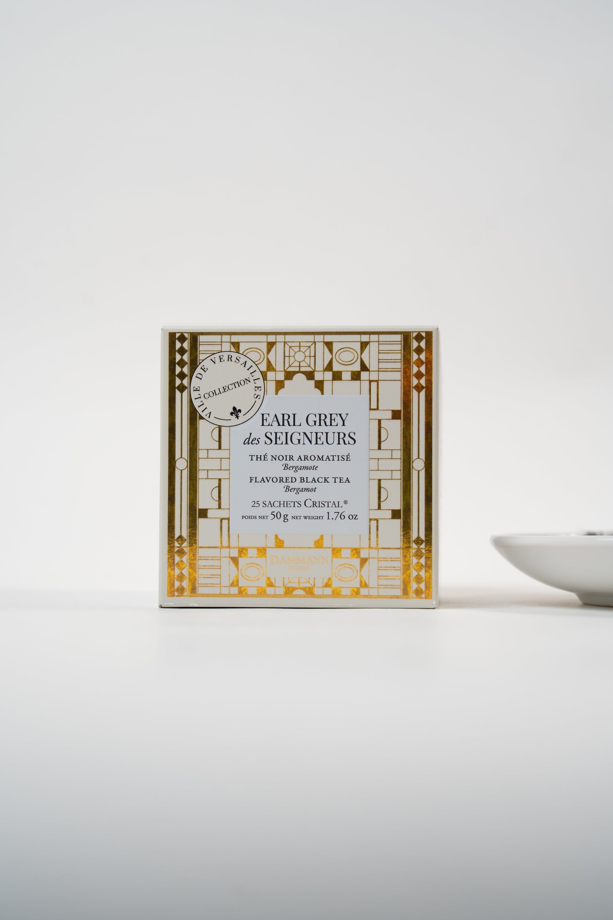 Dammann Frères Earl Grey des Seigneurs black tea in elegant gold French tea packaging