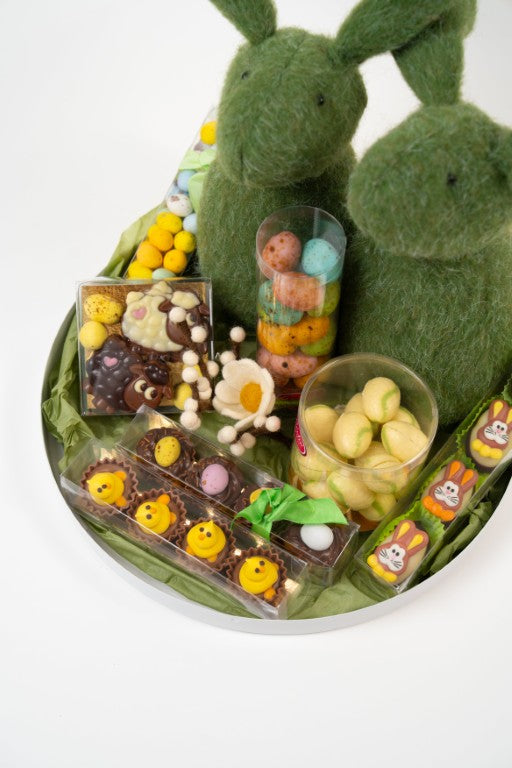 Mise en scène cadeau : le coffret idéal pour offrir un moment magique à Pâques.