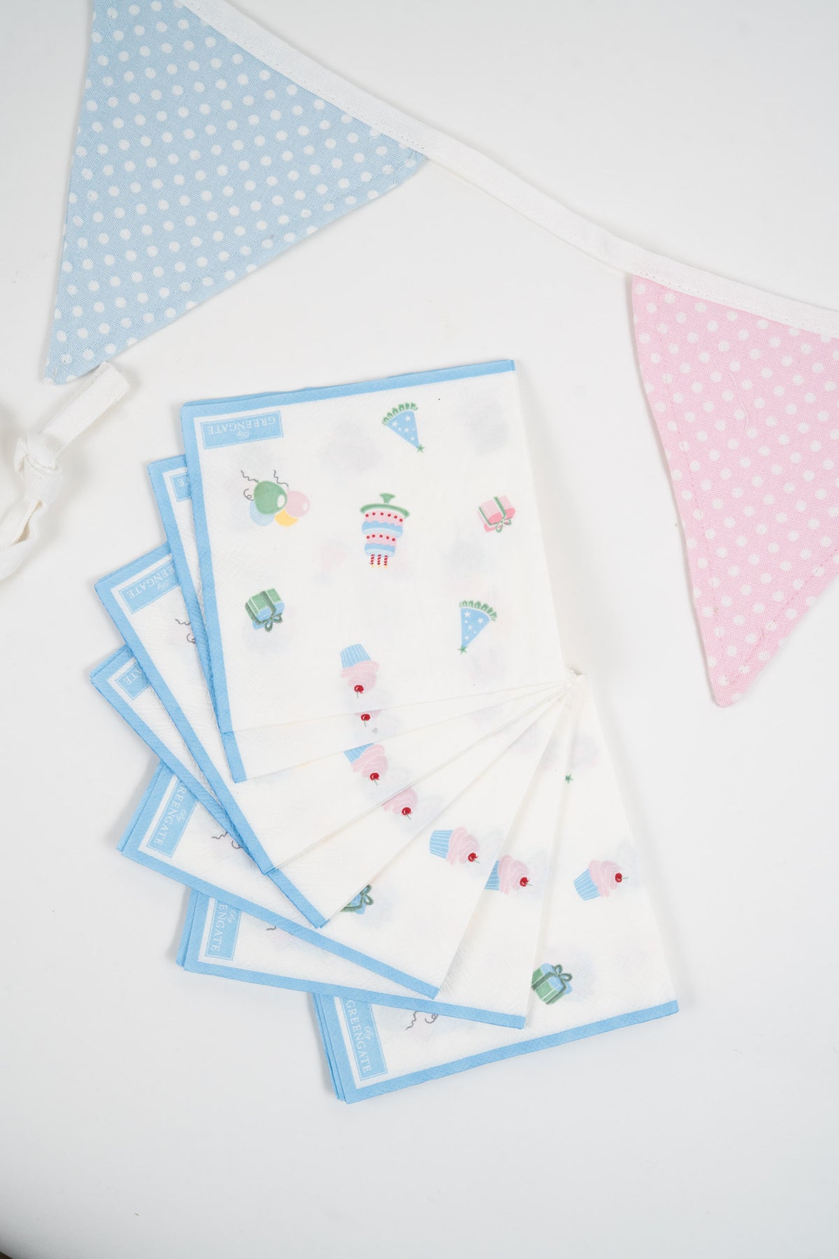 Greengate birthday napkins with cupcake and party motif design