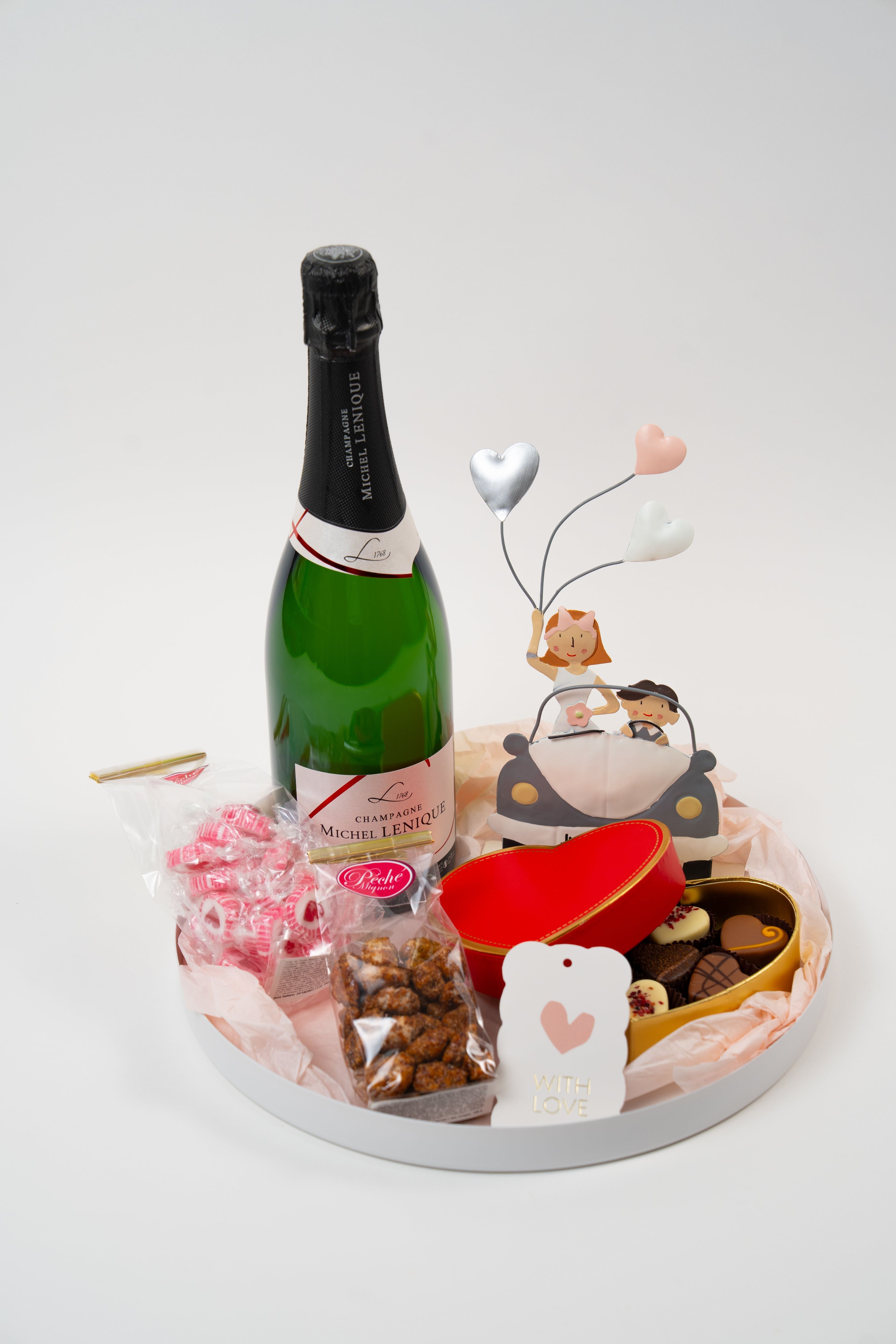 Just Married wedding gift box with champagne and heart shaped chocolates from Péché Mignon.