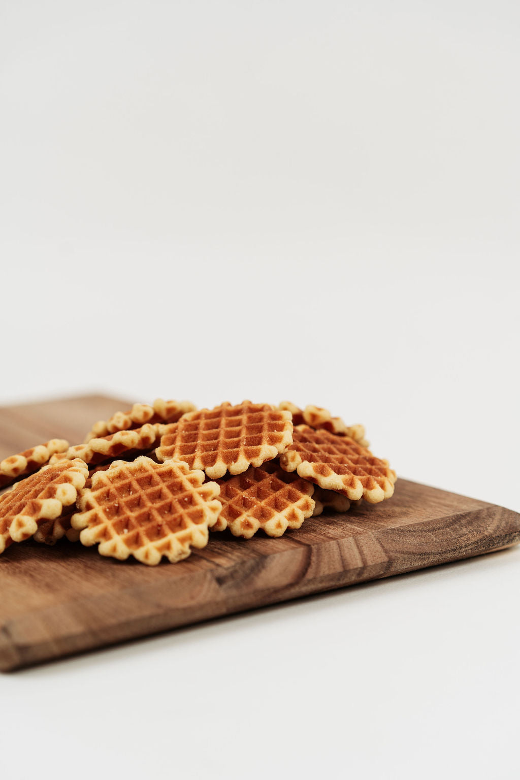 Mini gaufres au beurre artisanales sur planche – Péché Mignon