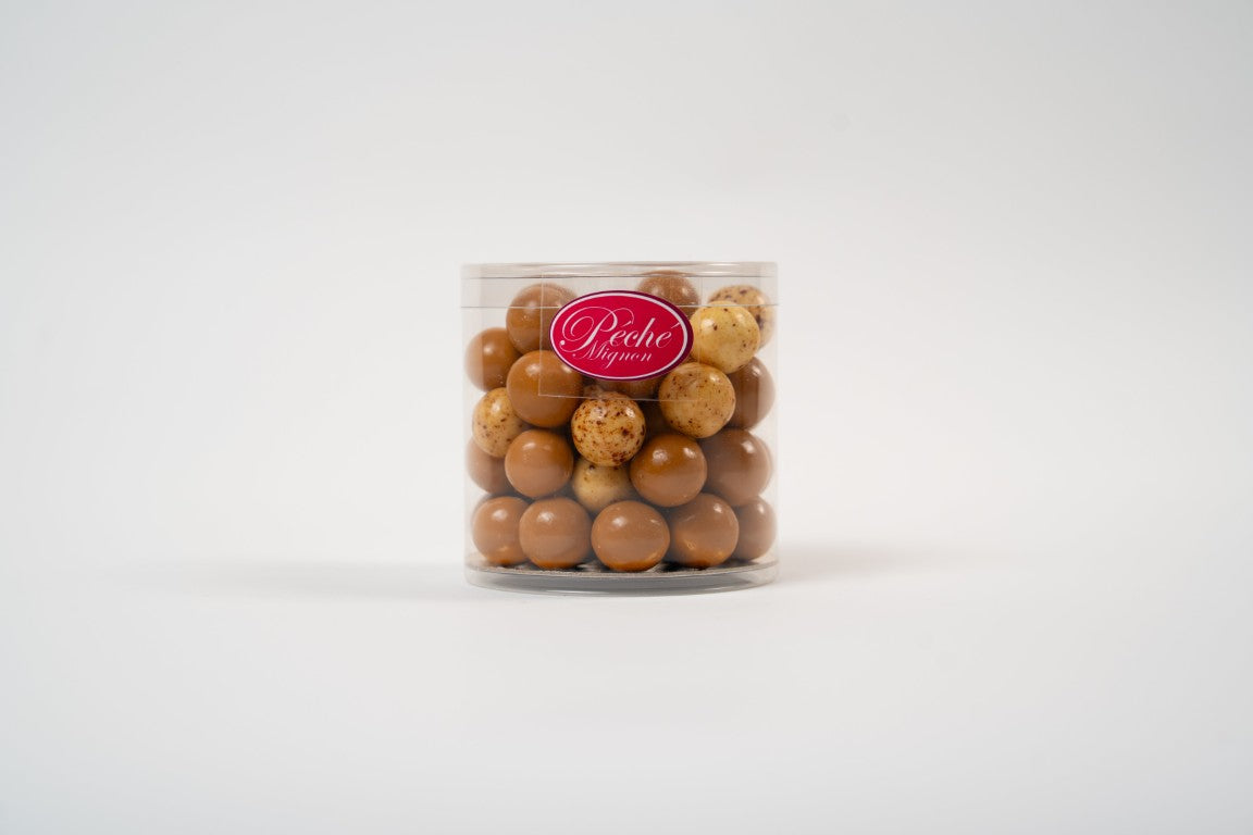 mélange de boules de riz croustillantes caramel et stracciatella en bocal