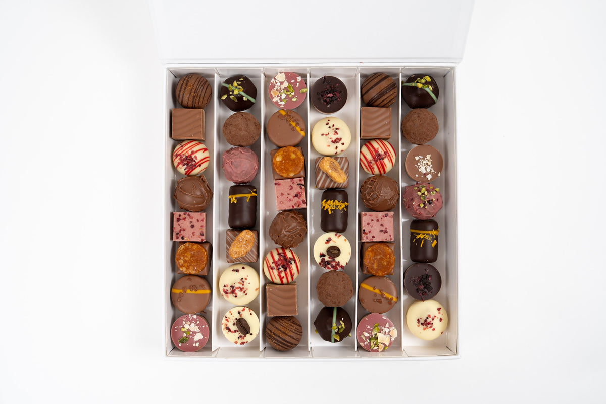 Luxury German chocolate assortment Nessi coffret 525g with assorted pralines in elegant gift box