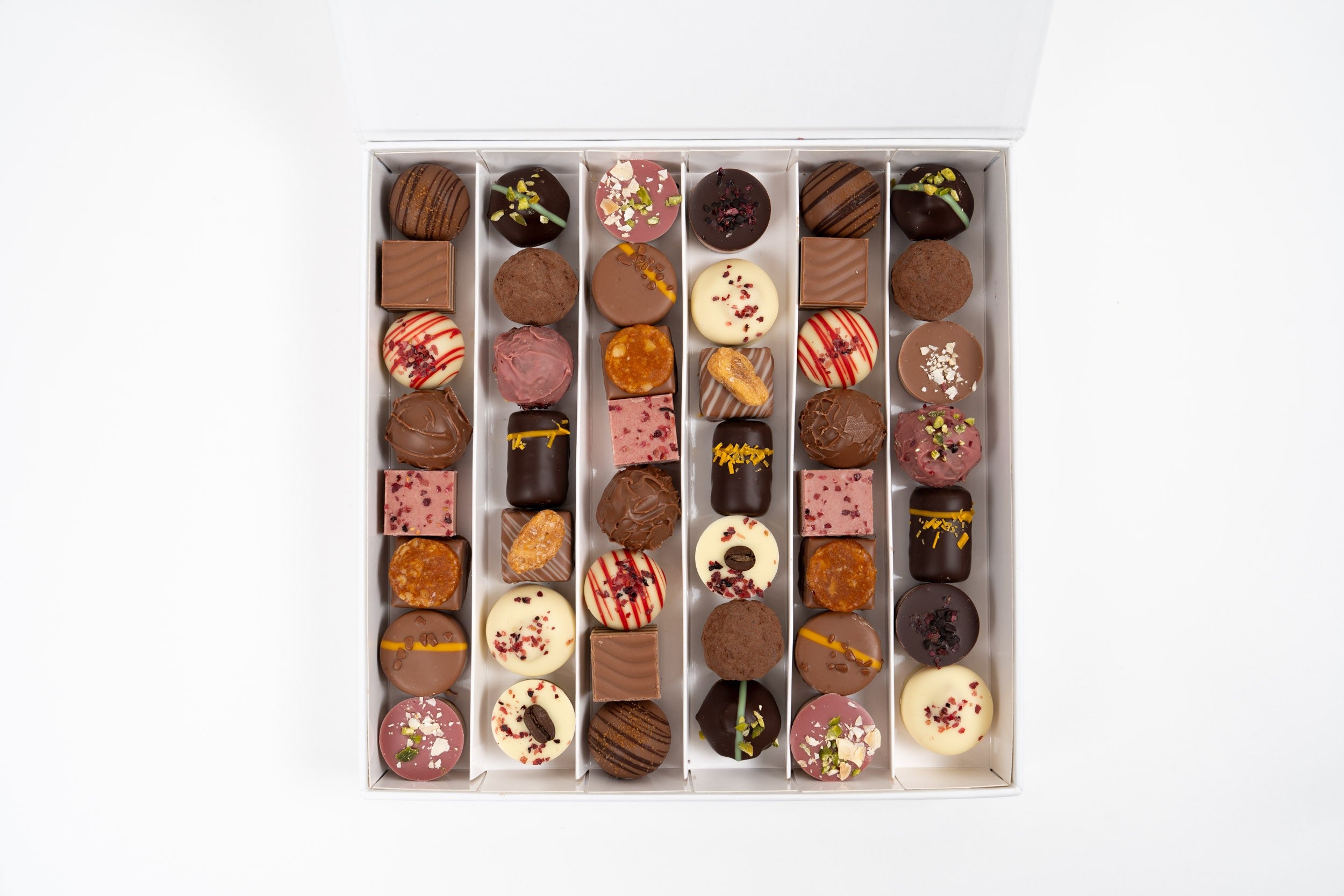 Luxury German chocolate assortment Nessi coffret 525g with assorted pralines in elegant gift box