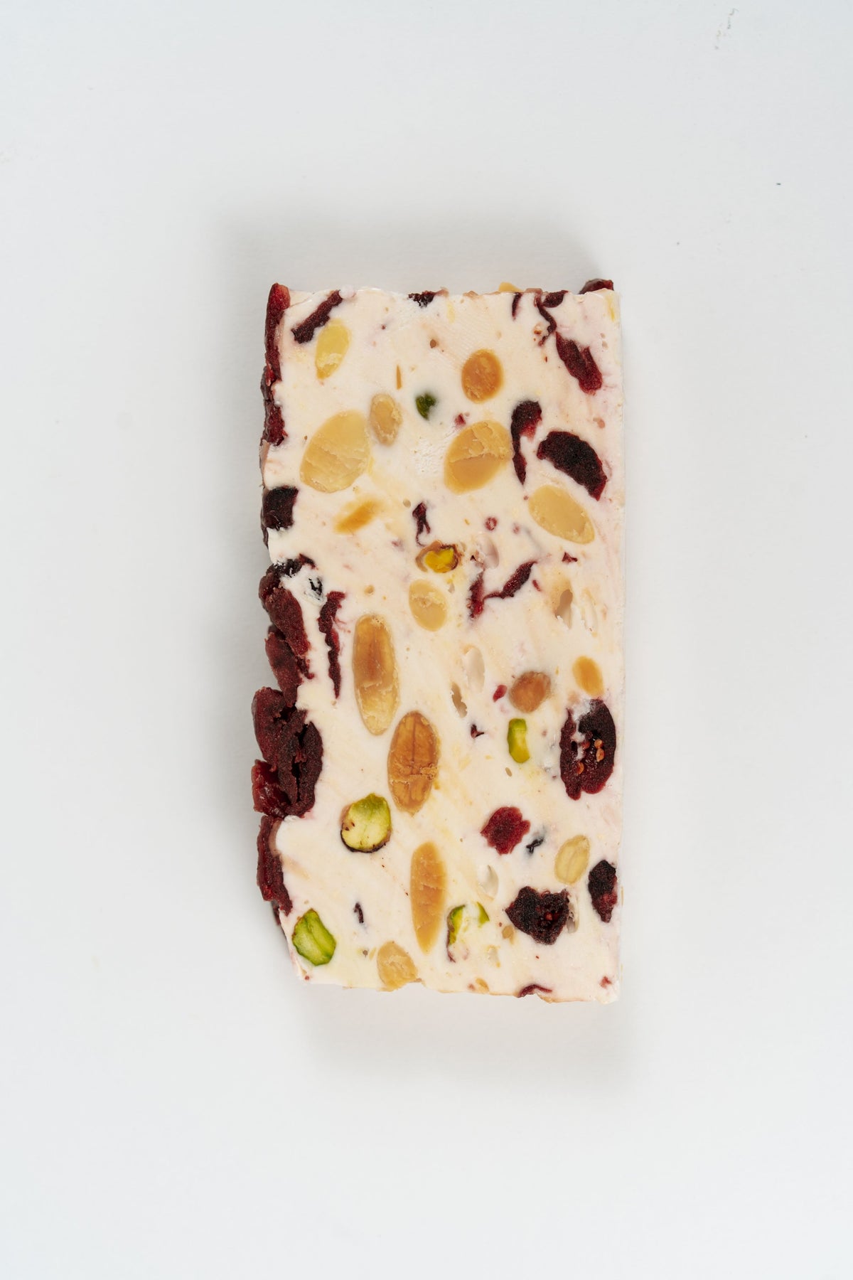 Nougat artisanal tendre aux canneberges, amandes et pistaches