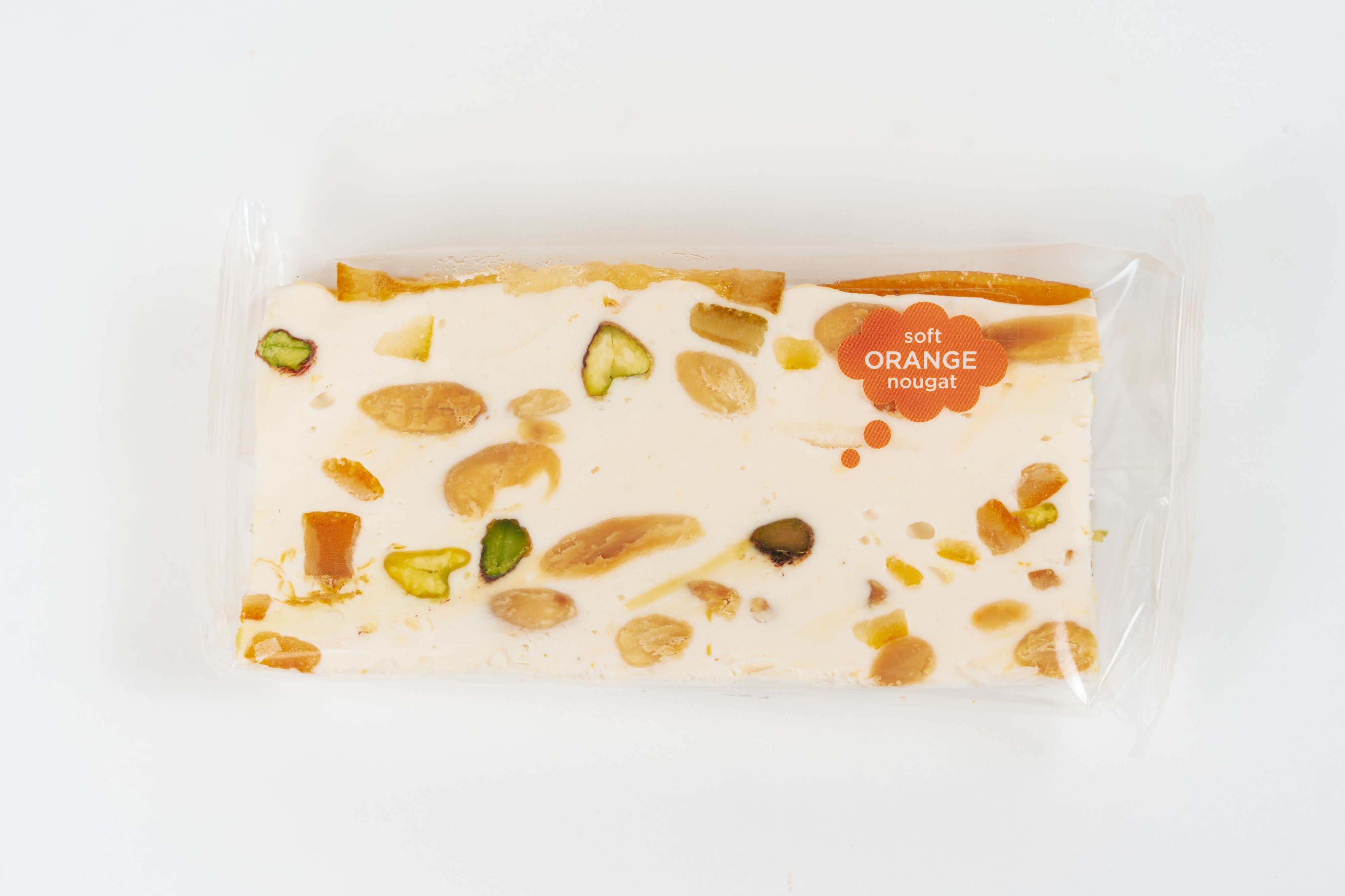 Détail nougat avec morceaux d’orange confite amandes et pistaches