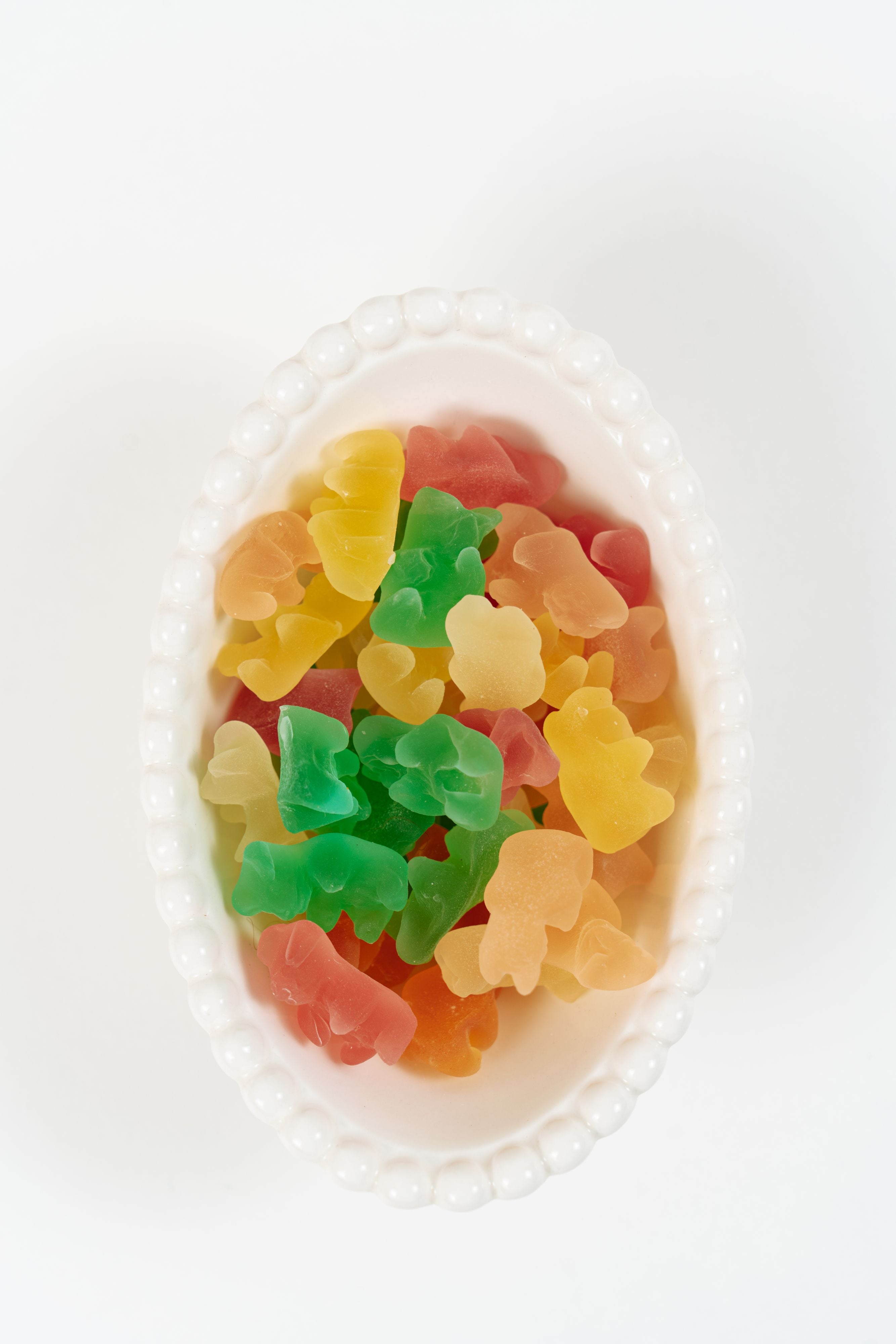 Bonbons oursons fruités colorés vue de dessus