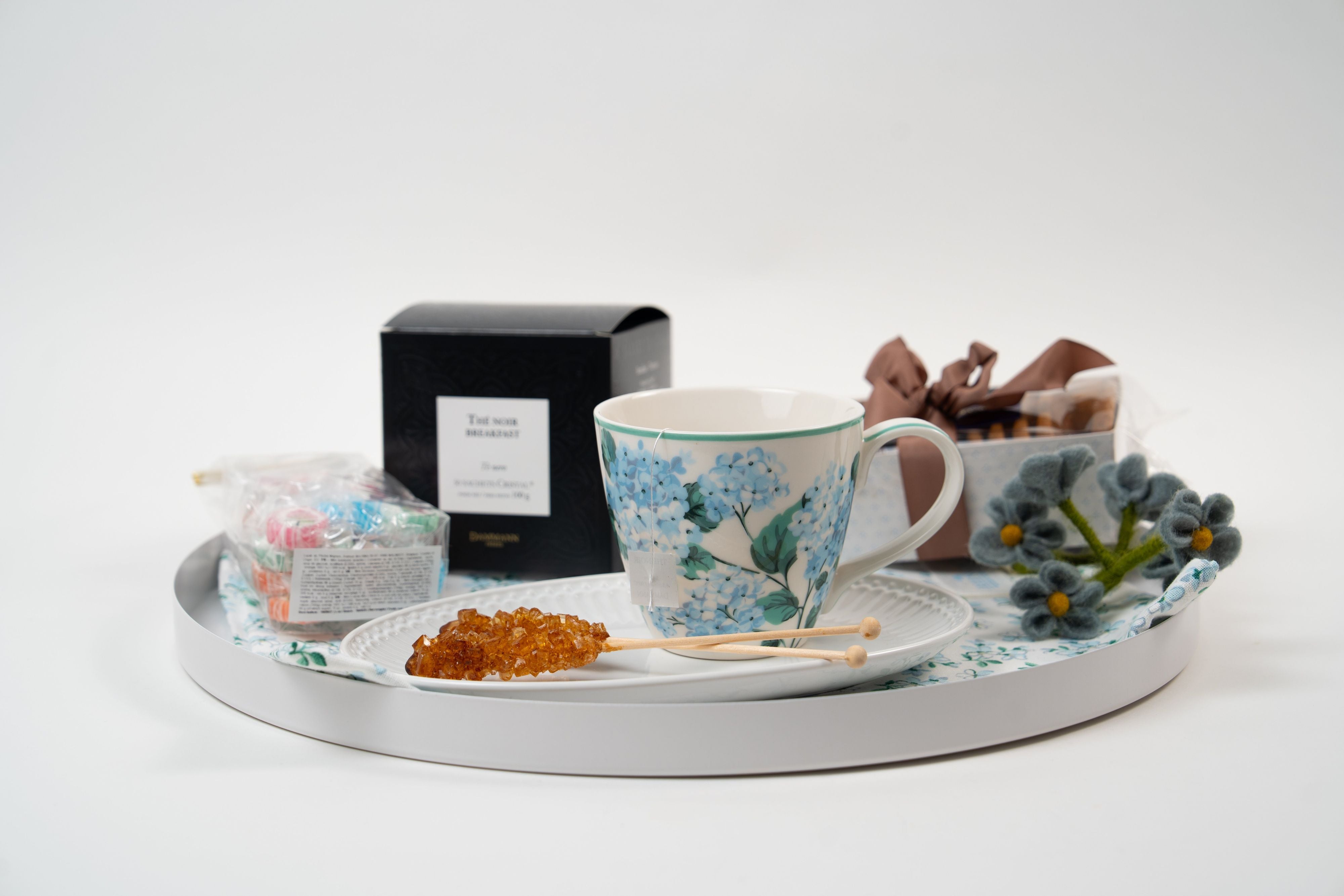 Péché Mignon tea gift set with breakfast tea, biscuits, sweets and floral teacup 