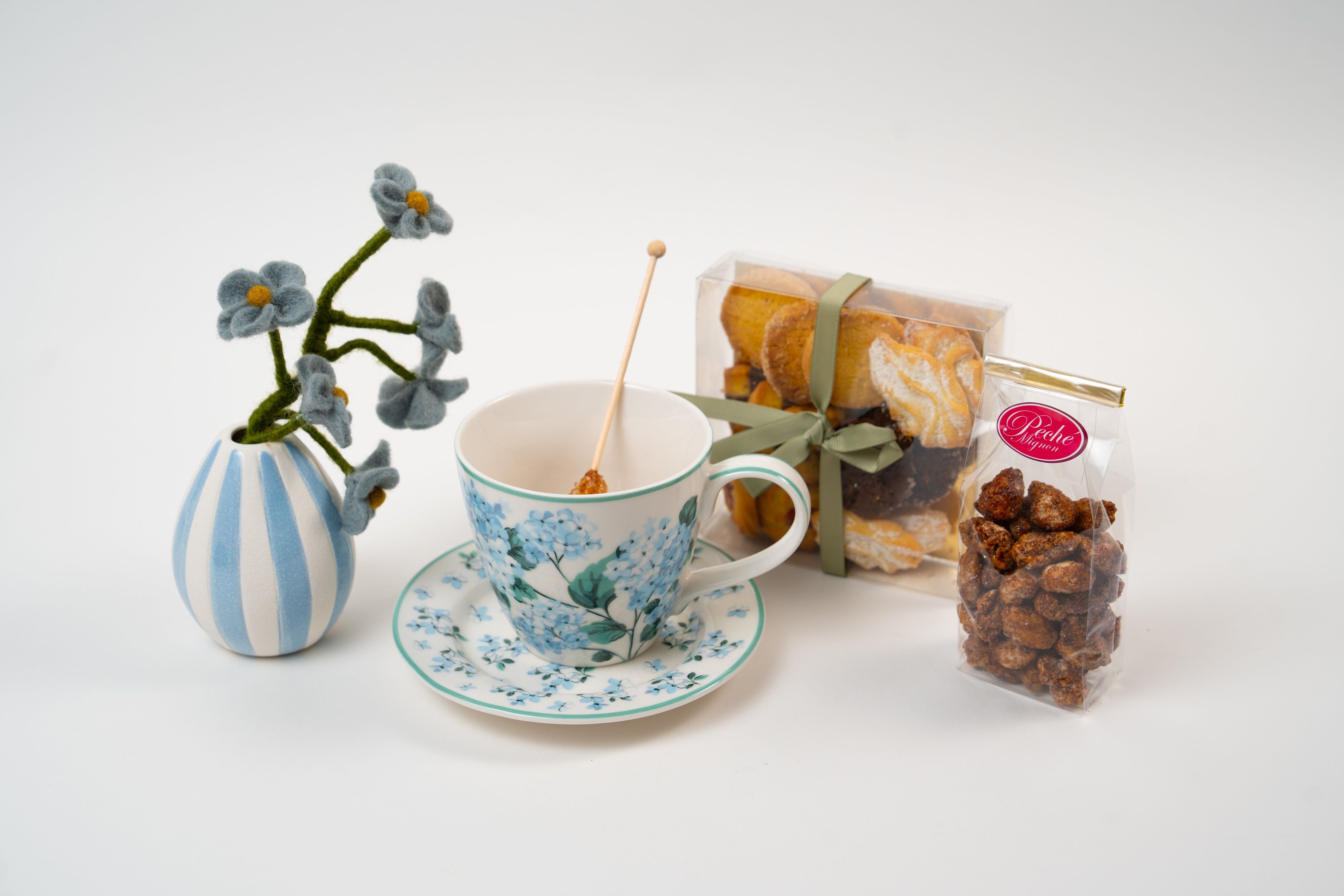 Péché Mignon Tea Bliss gift box with porcelain teacup, caramelized almonds and assorted tea biscuits