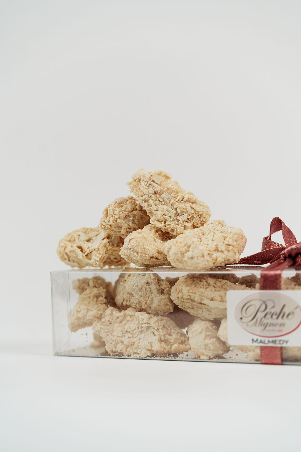 Truffes fondantes au chocolat blanc Péché Mignon, gourmandises chocolatées artisanales.
