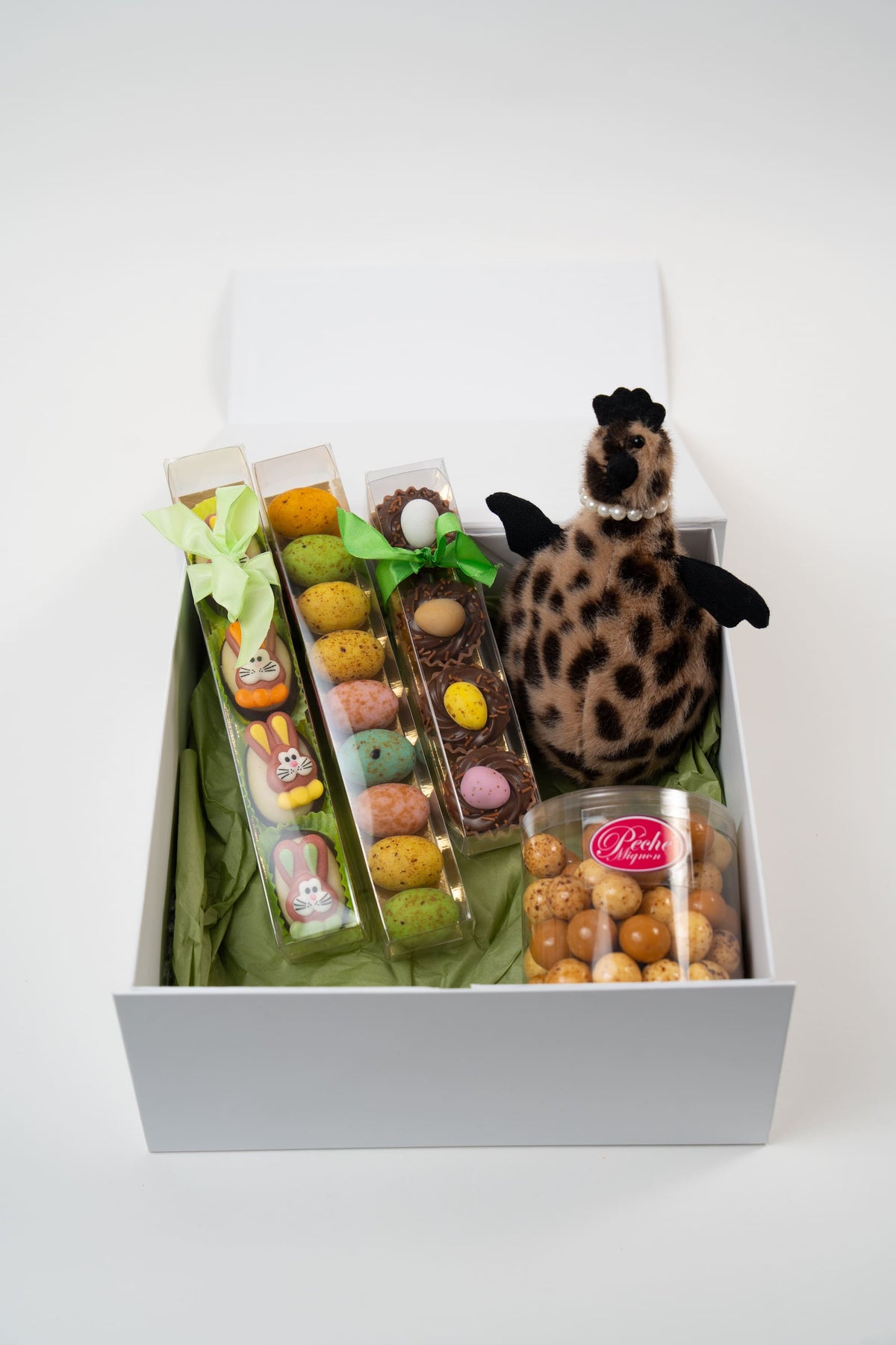 Vue d'ensemble du coffret : Bird's Nest Cupcake, Œufs Praliné Nougat, Mix Crisp, Massepain et figurine Crazy Chick.