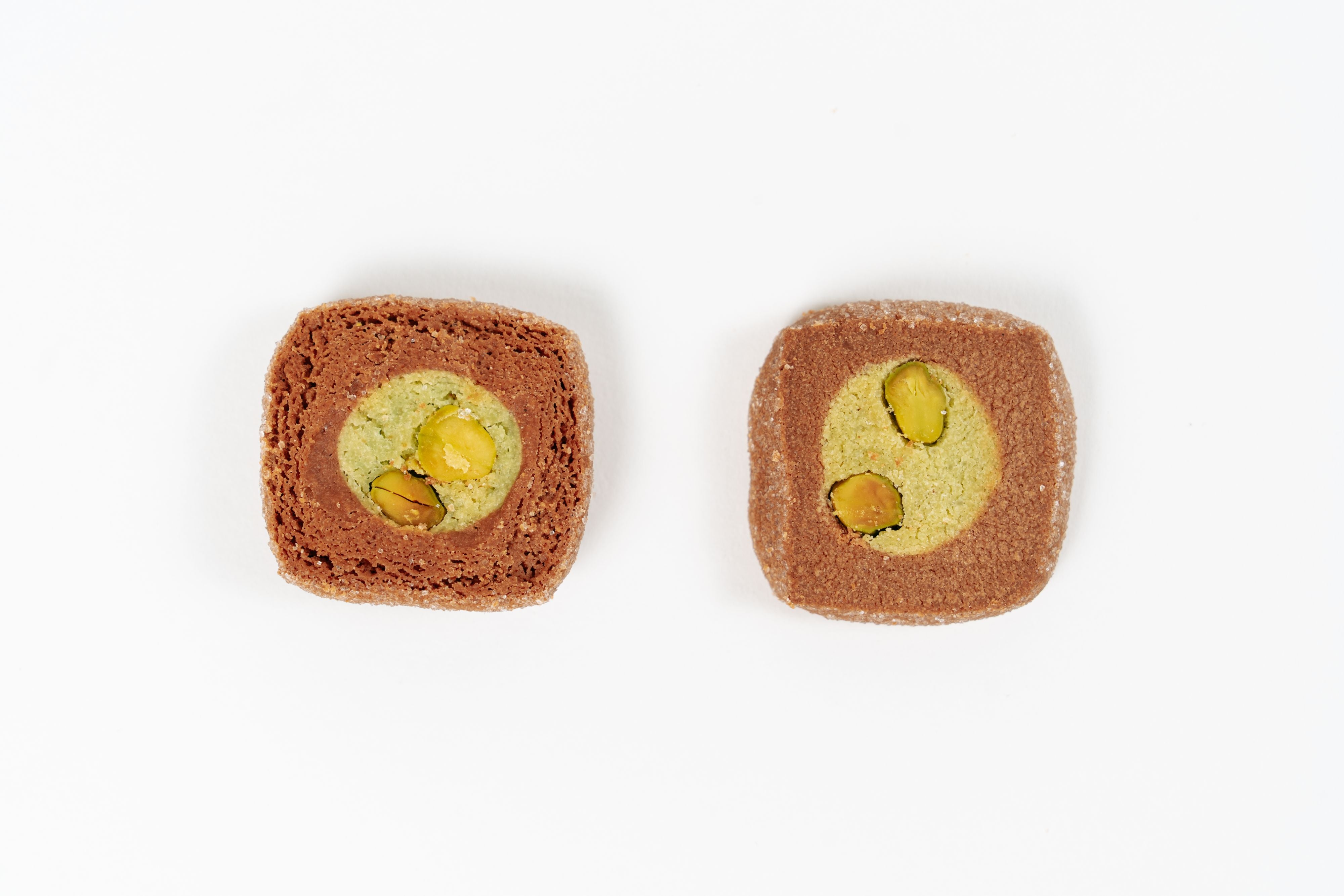 Sablés chocolat avec cœur pistache en détail Péché Mignon