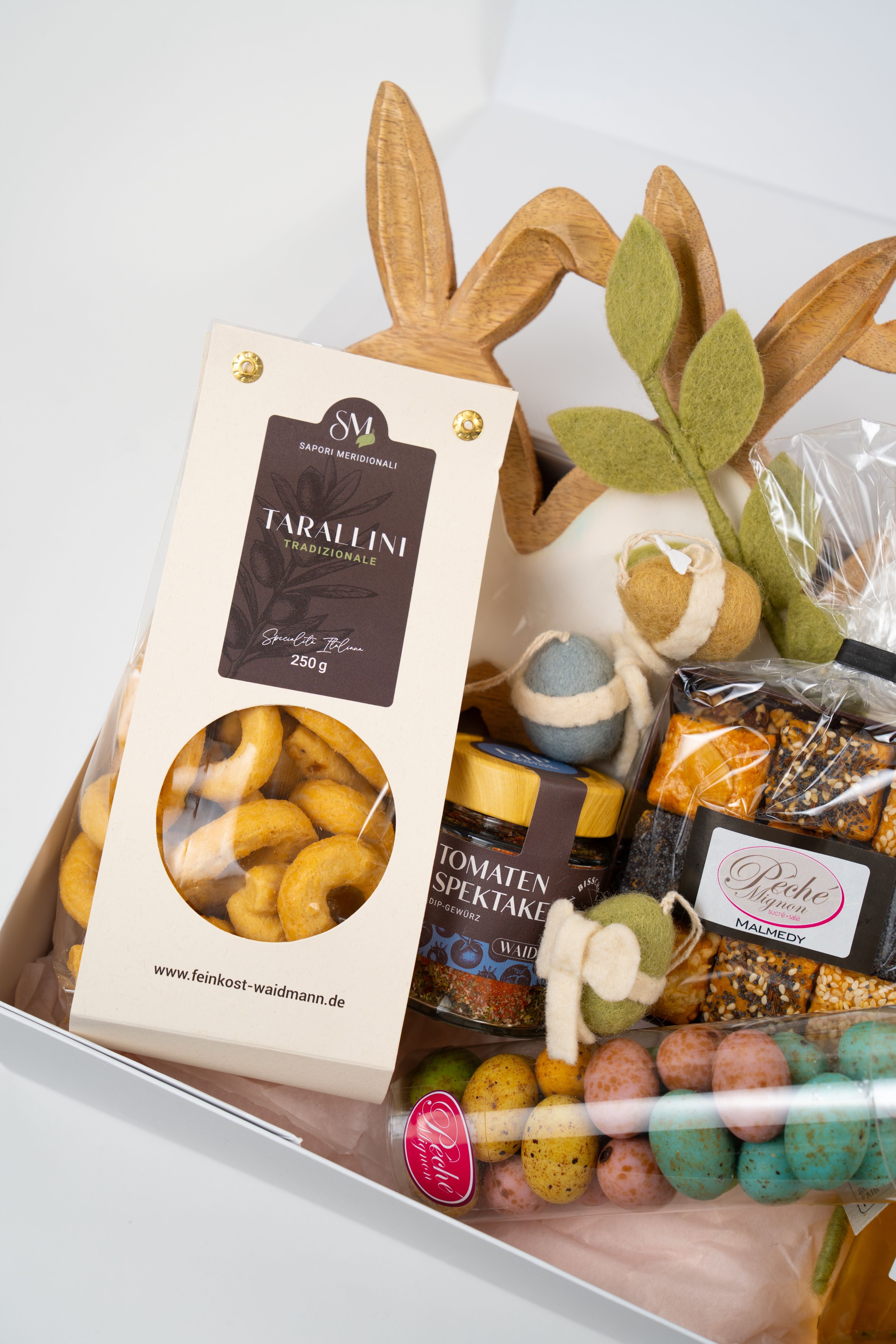 Plateau décoratif en bois motif lapin dans coffret cadeau de Pâques