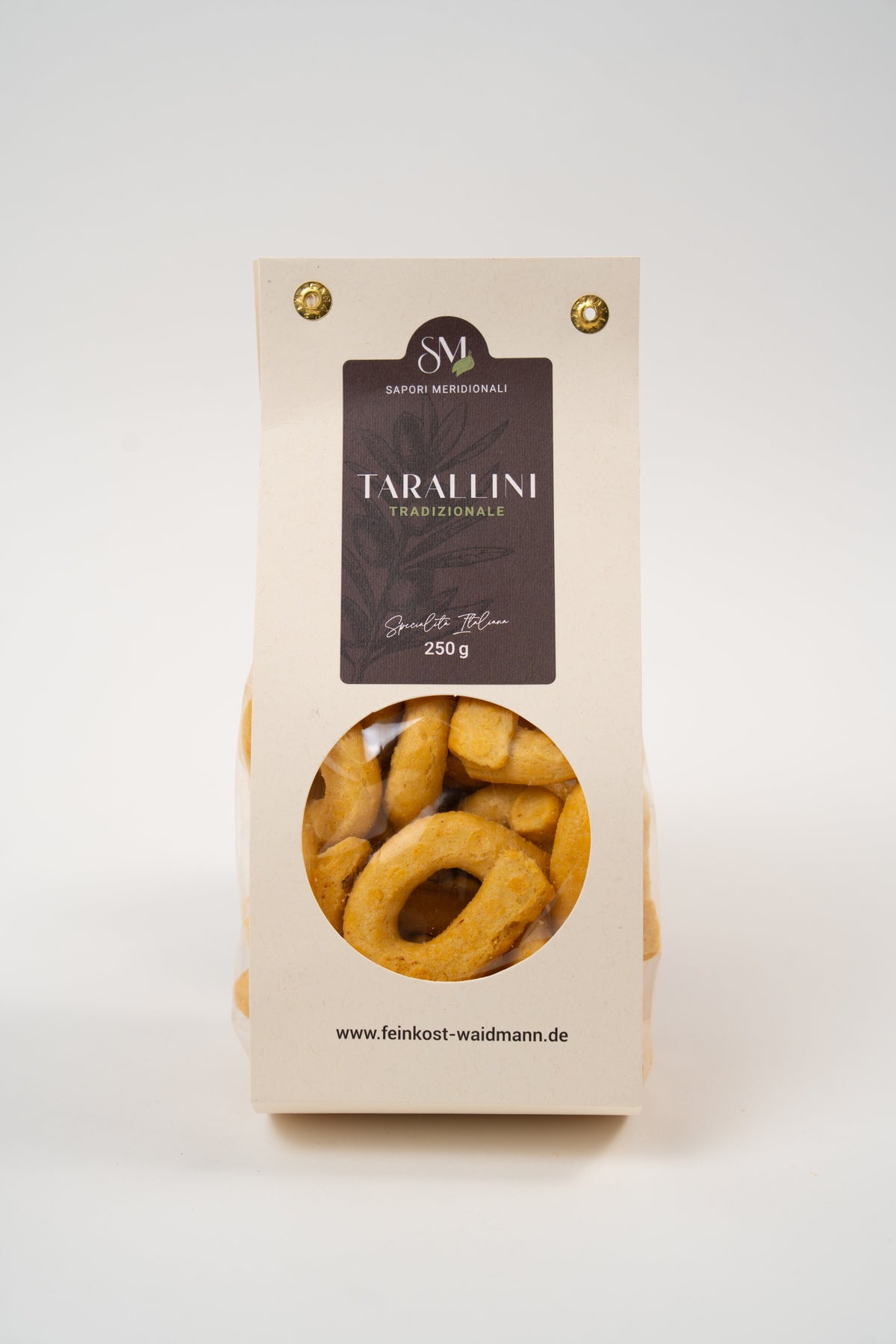 Biscuits Tarallini traditionnels italiens à l'huile d'olive extra vierge, texture croustillante dorée.