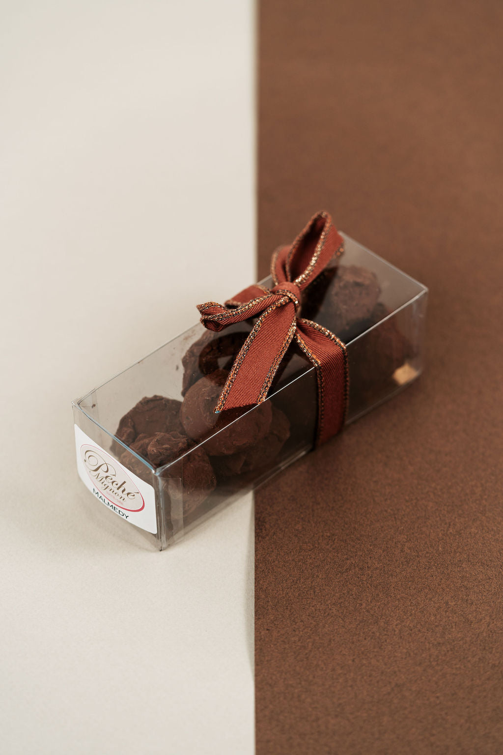 Boîte transparente de truffes au cacao Péché Mignon avec ruban, 130g